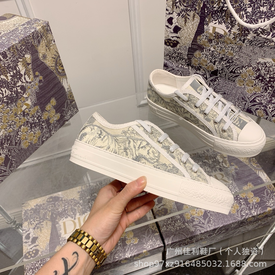 Dropshipping embroidered skate shoes d letter print canvas shoes foreign trade hot style casual shoes d versatile korean style white shoes