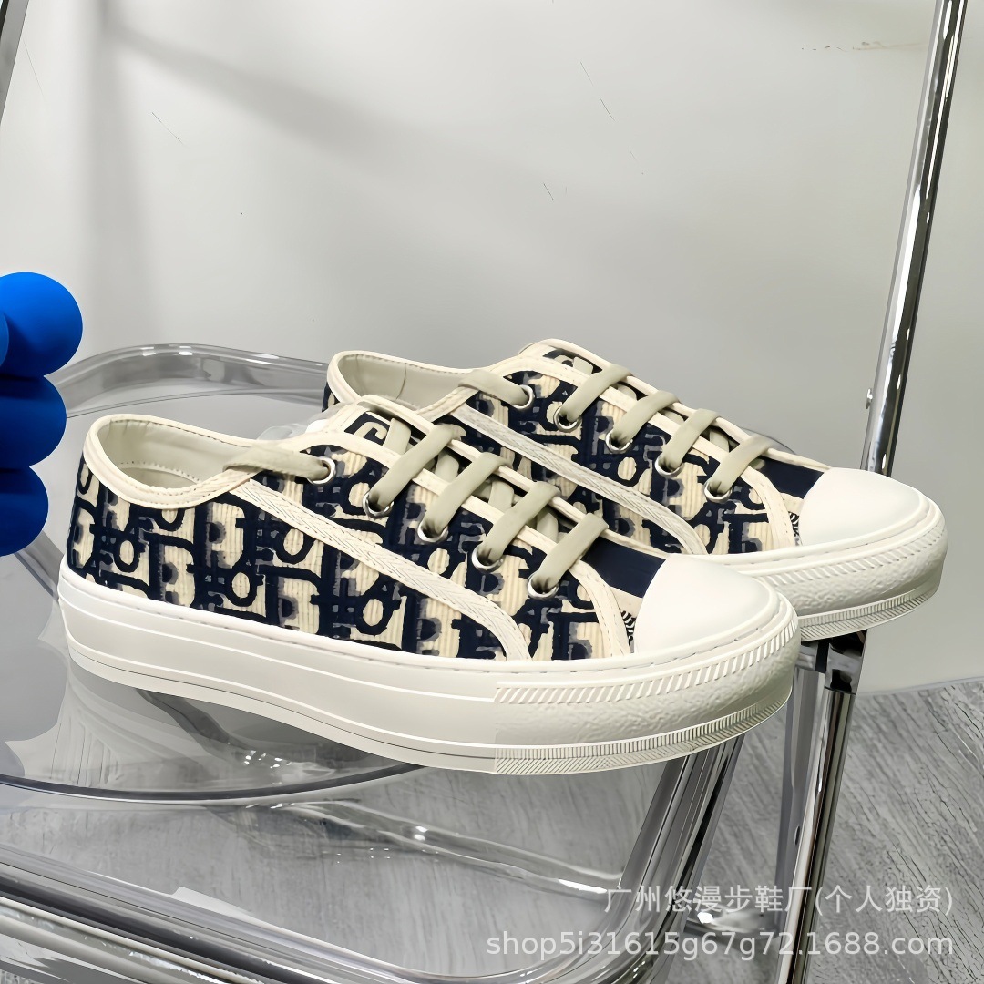 D’s retro vintage embroidered canvas shoes, 2026 new fashion casual sneakers, versatile thick-soled white shoes for couples 1
