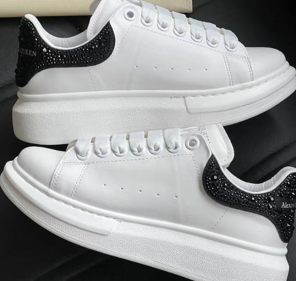 High-top mcqueen leather sneakers for men, height-increasing thick sole, versatile platform shoes for women, size 24 casual sports couple’s skate shoes