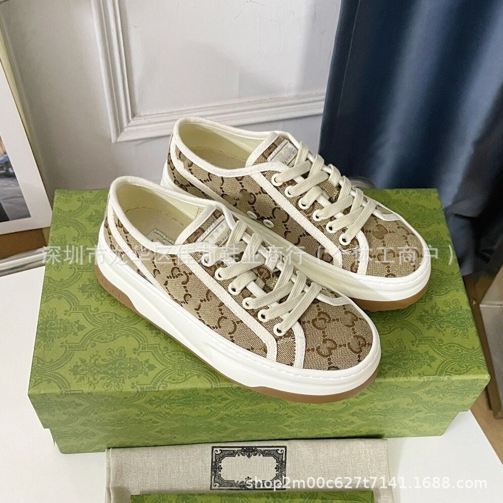 High-end 1977 platform sneakers with rhinestone embroidery for women, new retro chunky sole sneakers for 2025, height increasing couple’s style, plus size available 1
