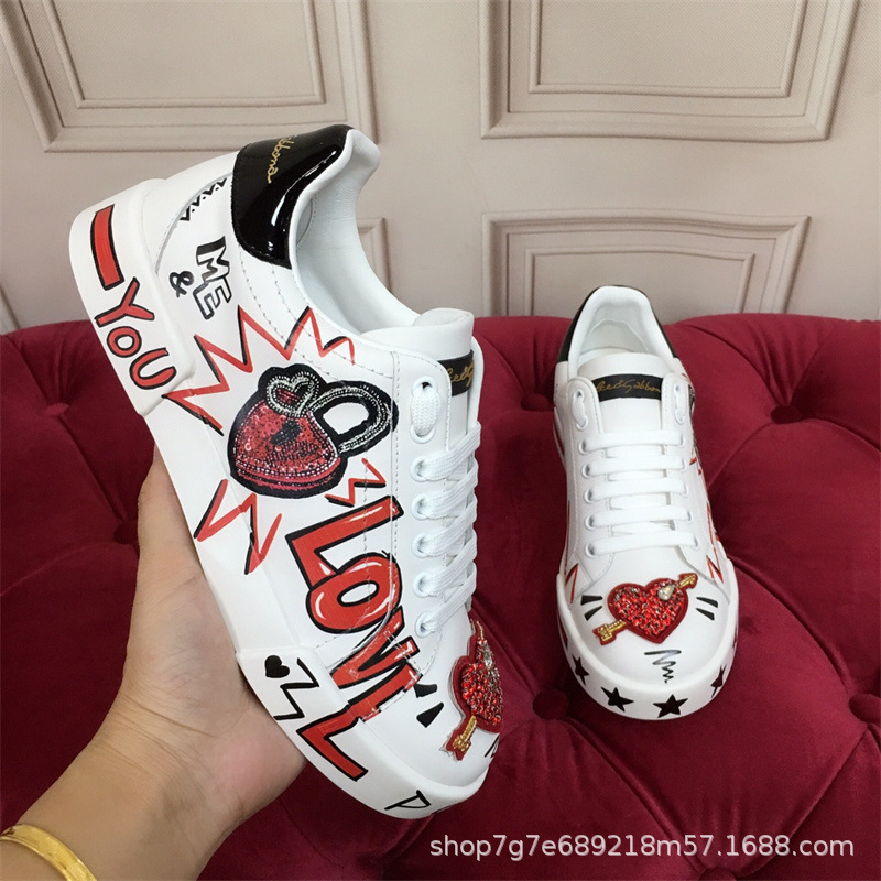 European style white sneakers, 2024 new season, breathable and stylish all-season sneakers, lightweight and versatile casual shoes for couples
