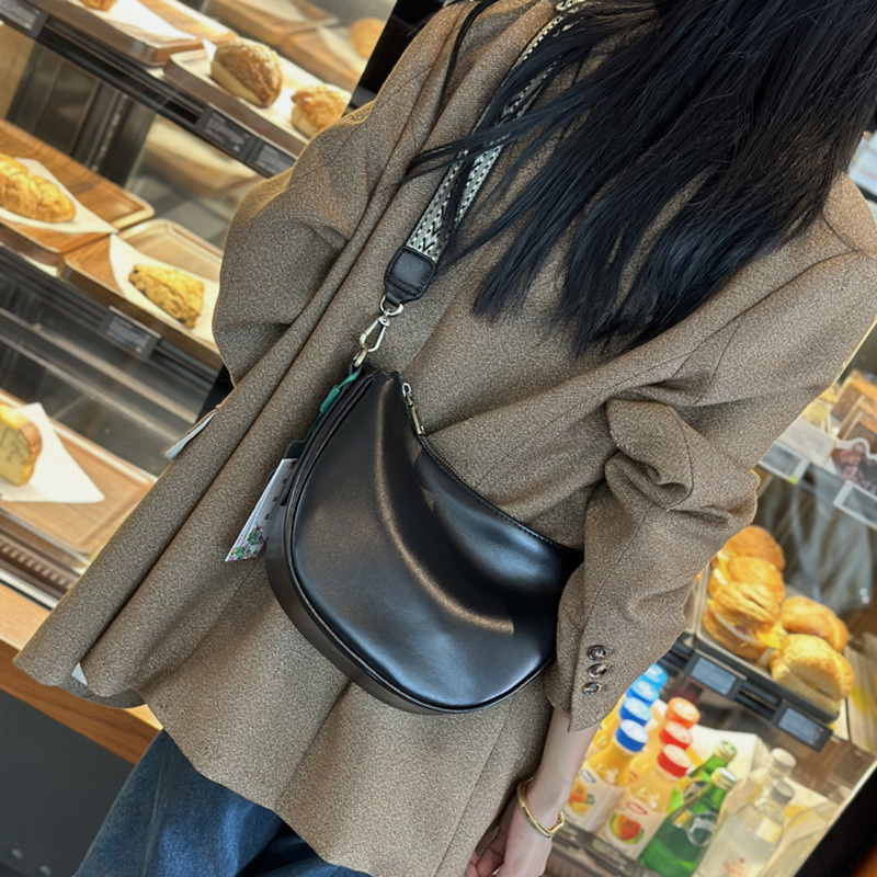 Genuine leather bag niche design women’s bag high-end light luxury underarm bag women’s crescent bag 2026 new trendy handbag