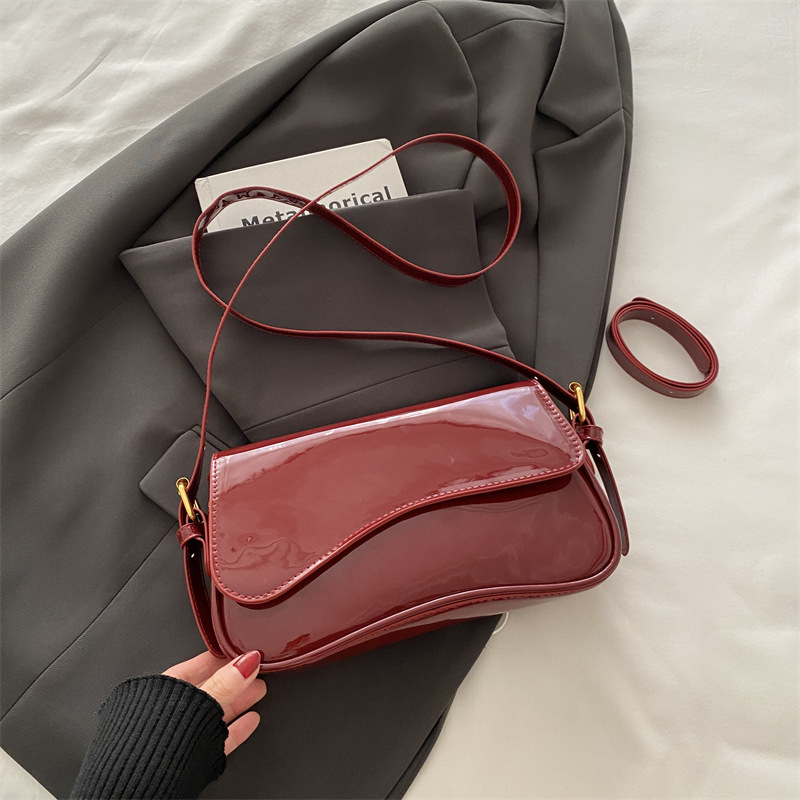 High-end fashion underarm bag for women, new 2025 spring/summer collection, niche crossbody bag, commuter shoulder bag, versatile small square bag