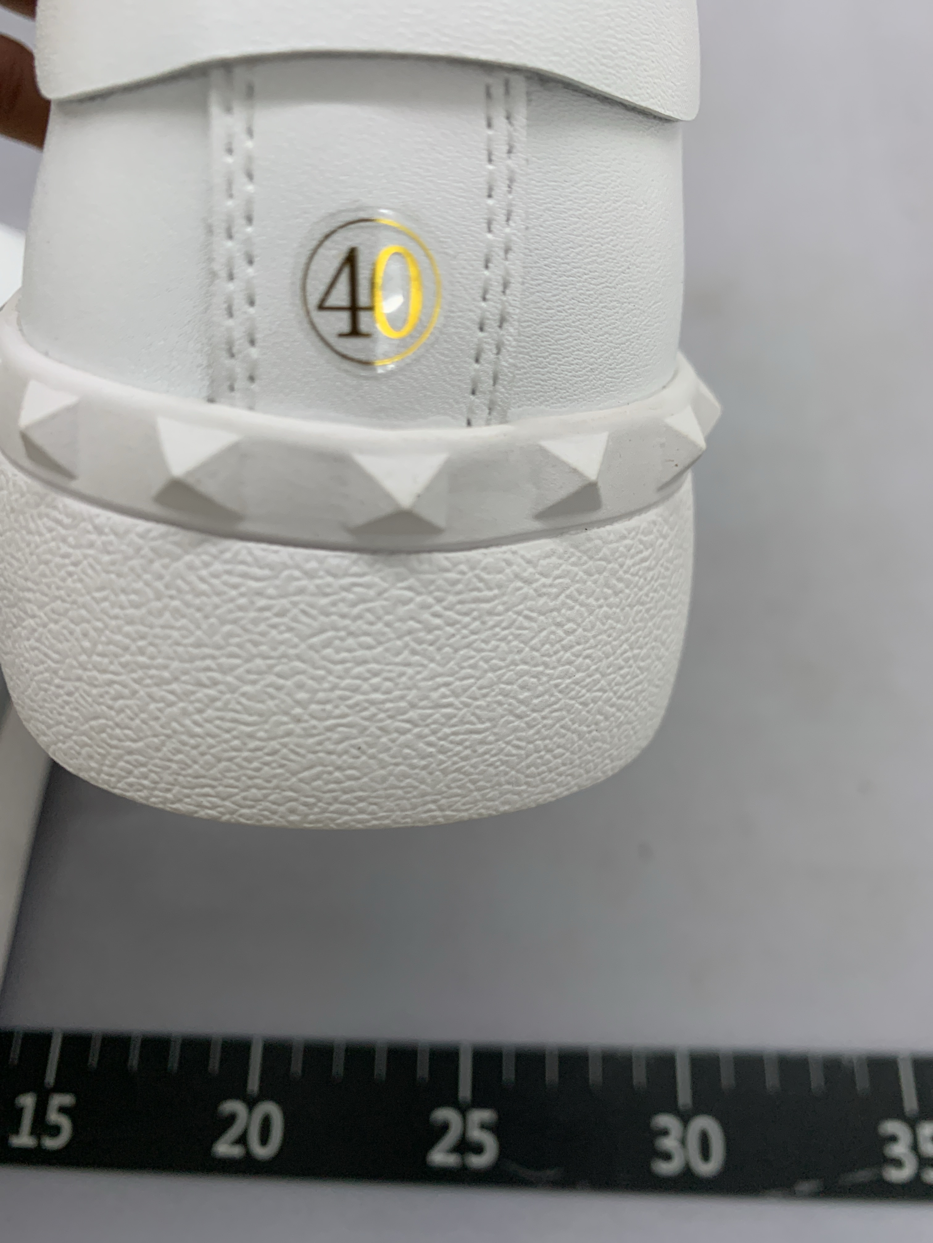 24 new four-season wear men’s and women’s couple rivet white shoescasual sports accessible luxury color matching sneakers de xun heightening plaid 2