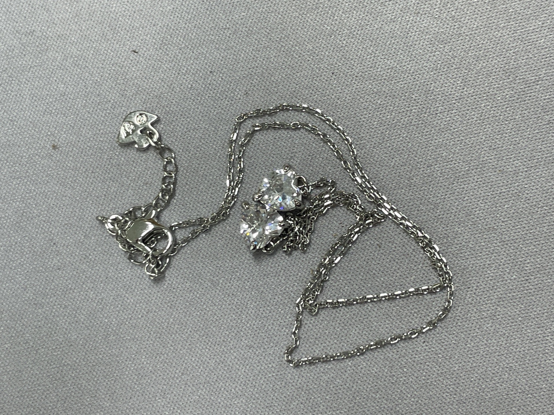 Shijia’s high-end version of the devil’s eye necklace for women uses swarovski’s smart swan’s heart-beating clavicle chain pendant 2