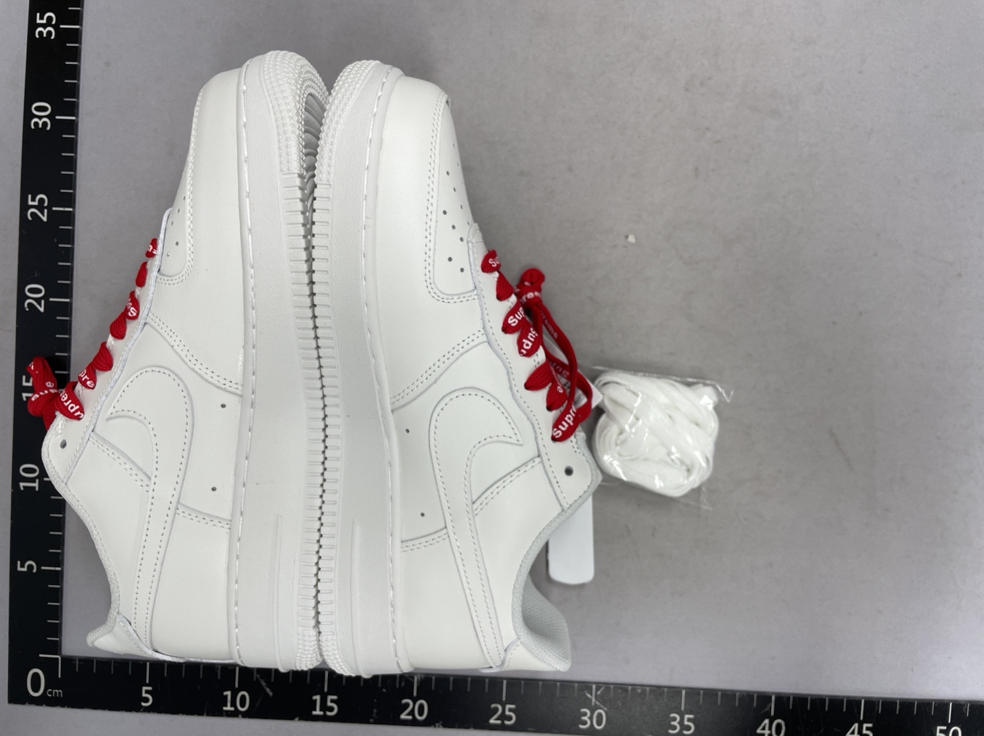 Low-top, versatile, and trendy sneakers – style a 5