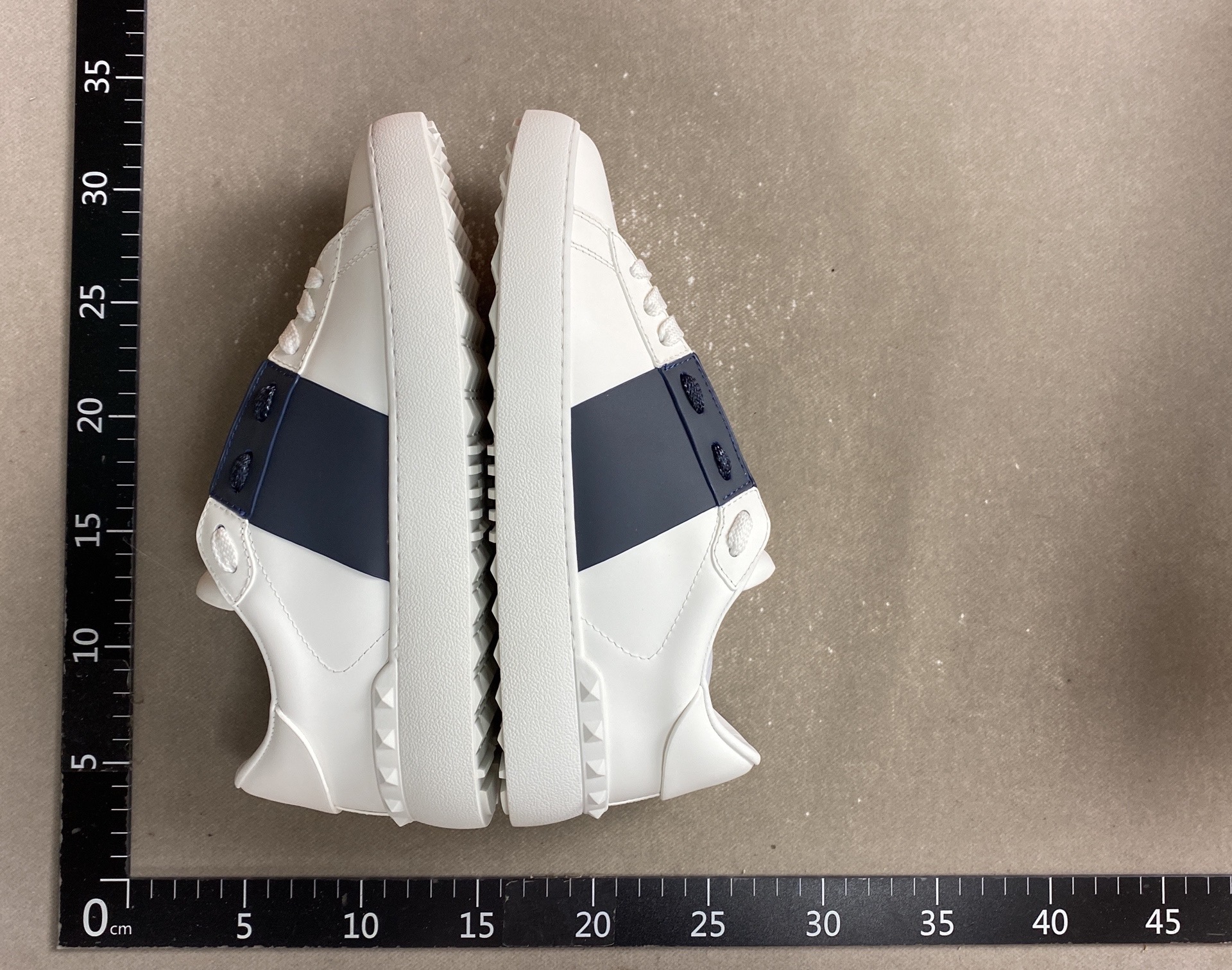 2024 new v-brand chunky sole studded white sneakers – unisex, versatile lace-up casual athletic shoes with color blocking 3