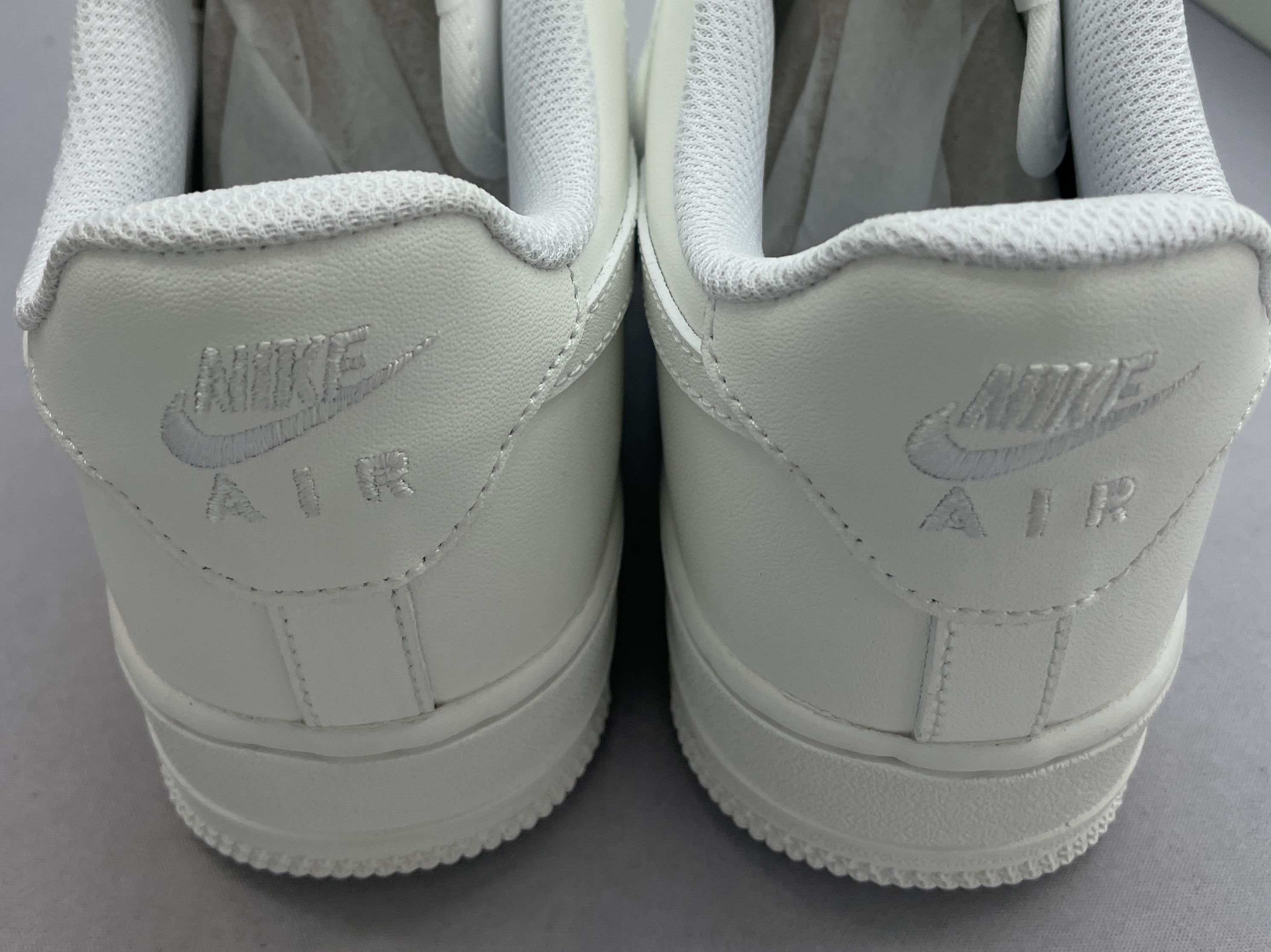 All-white, full-grain leather, classic low-top casual sneakers 2