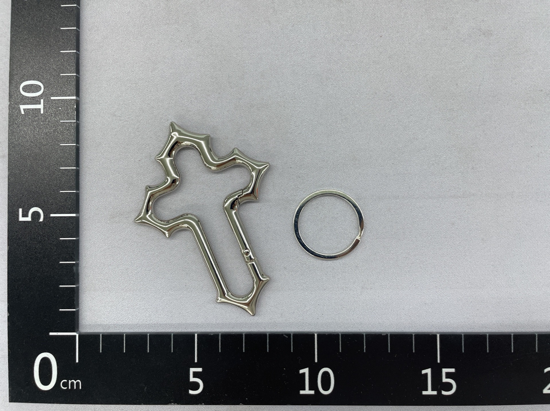 Cross zinc alloy five-pointed star metal oval keychain press opening spring buckle bag pendant hiking buckle 3