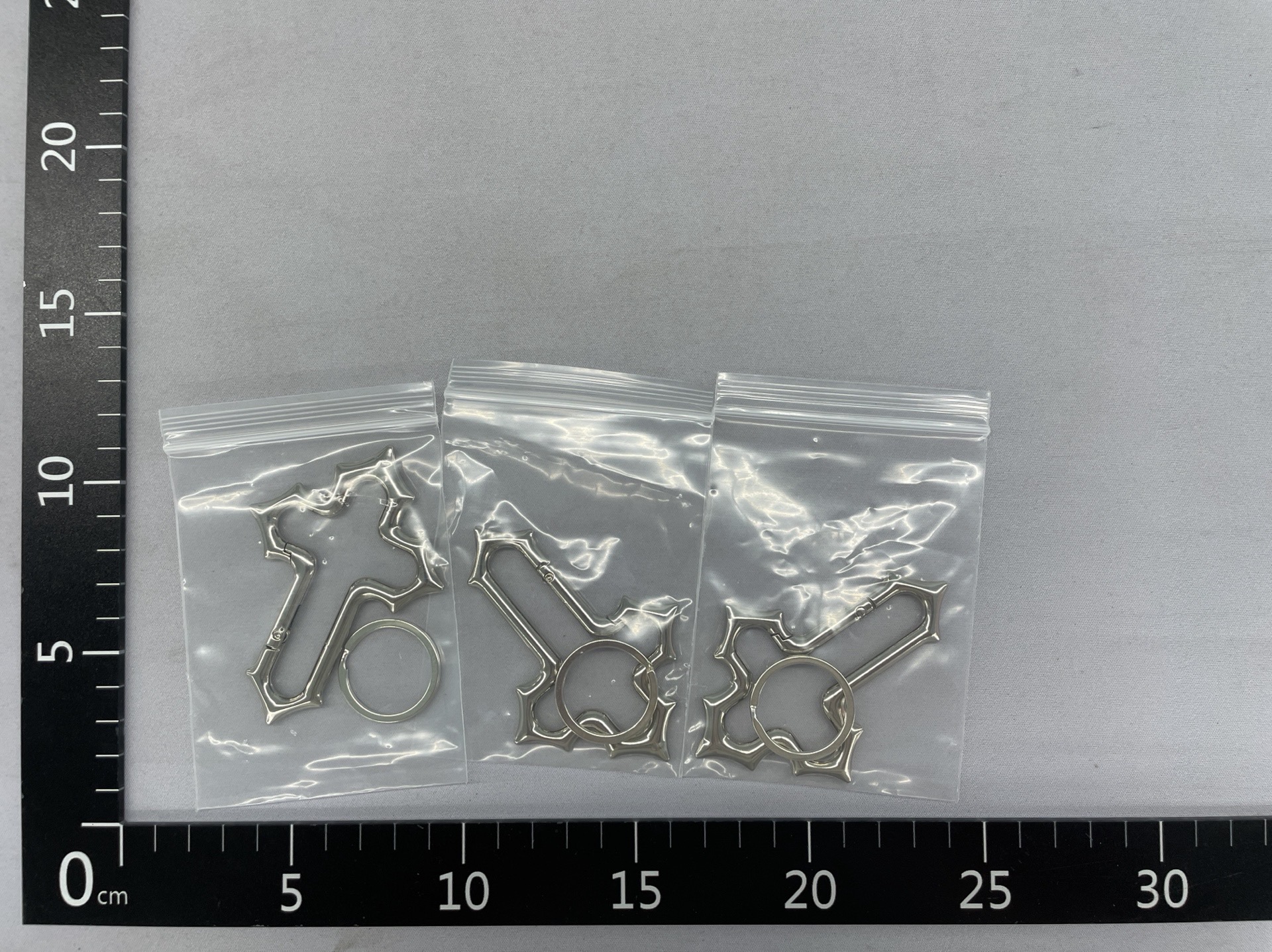 Cross zinc alloy five-pointed star metal oval keychain press opening spring buckle bag pendant hiking buckle 4