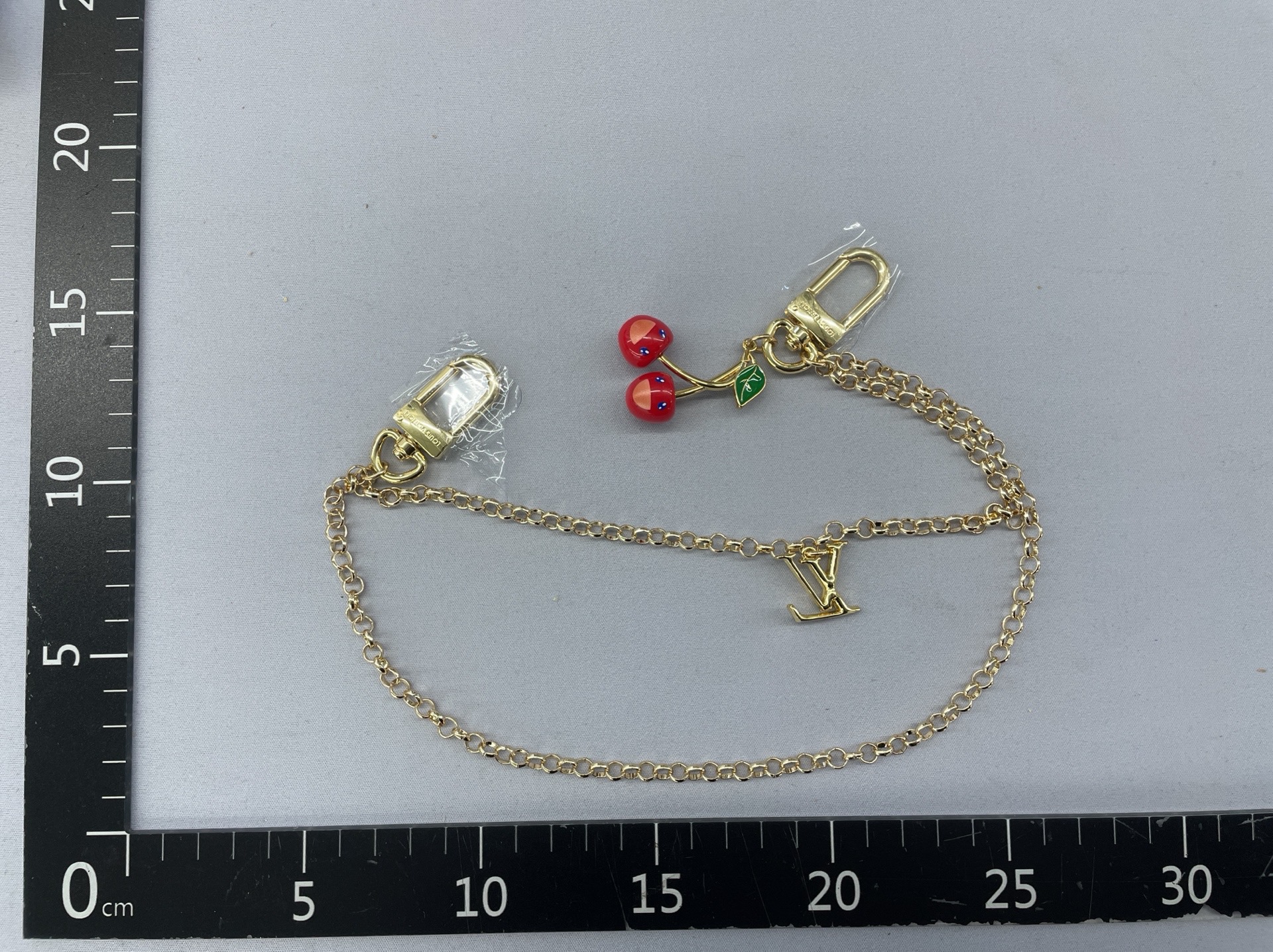 Lvjia export hot selling series fashion metal bag pendant presbyopia key pendant car key chain keychain 2