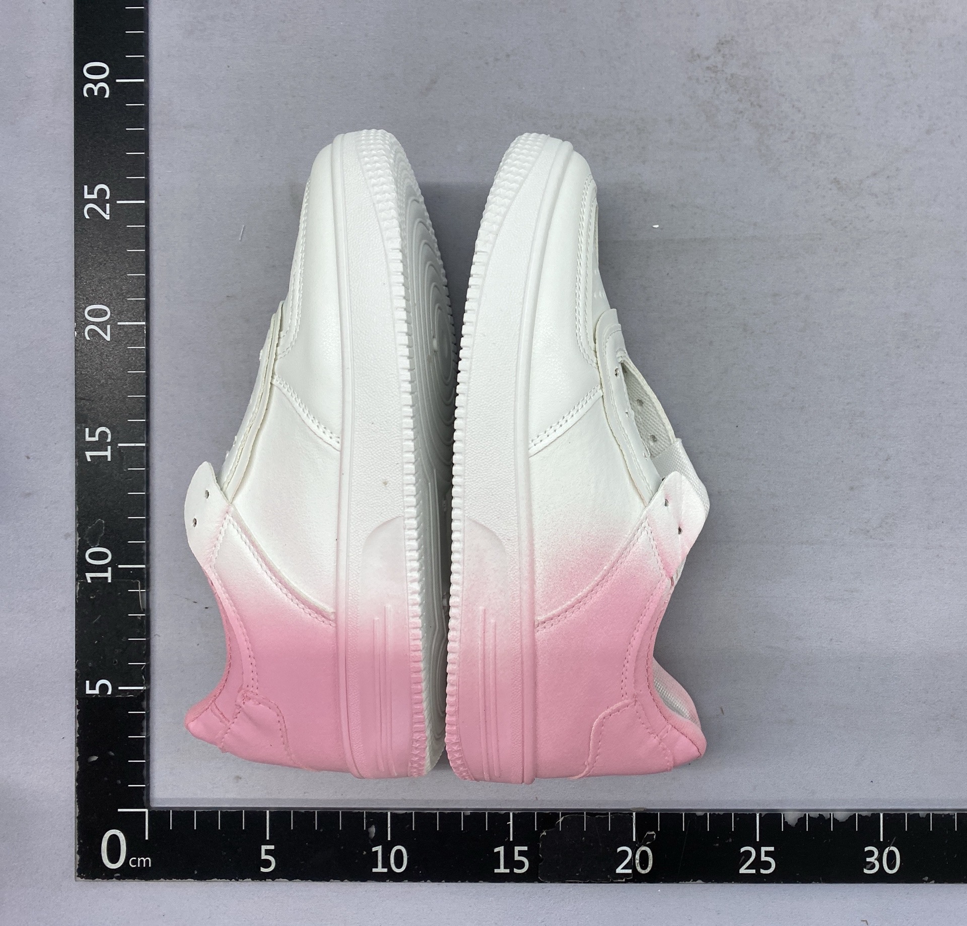 Gradient white sneakers for women, new 2026 spring/autumn collection, bestselling athletic shoes, breathable, versatile canvas shoes for students 4
