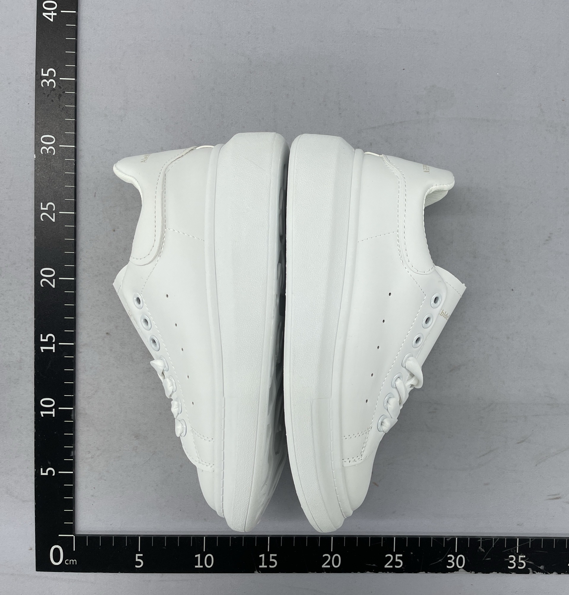 Couple white shoes men’s student shoes k-style trendyeasiest for match breathable shoes thick solecasual height increasing sneakers mcqueen women 4
