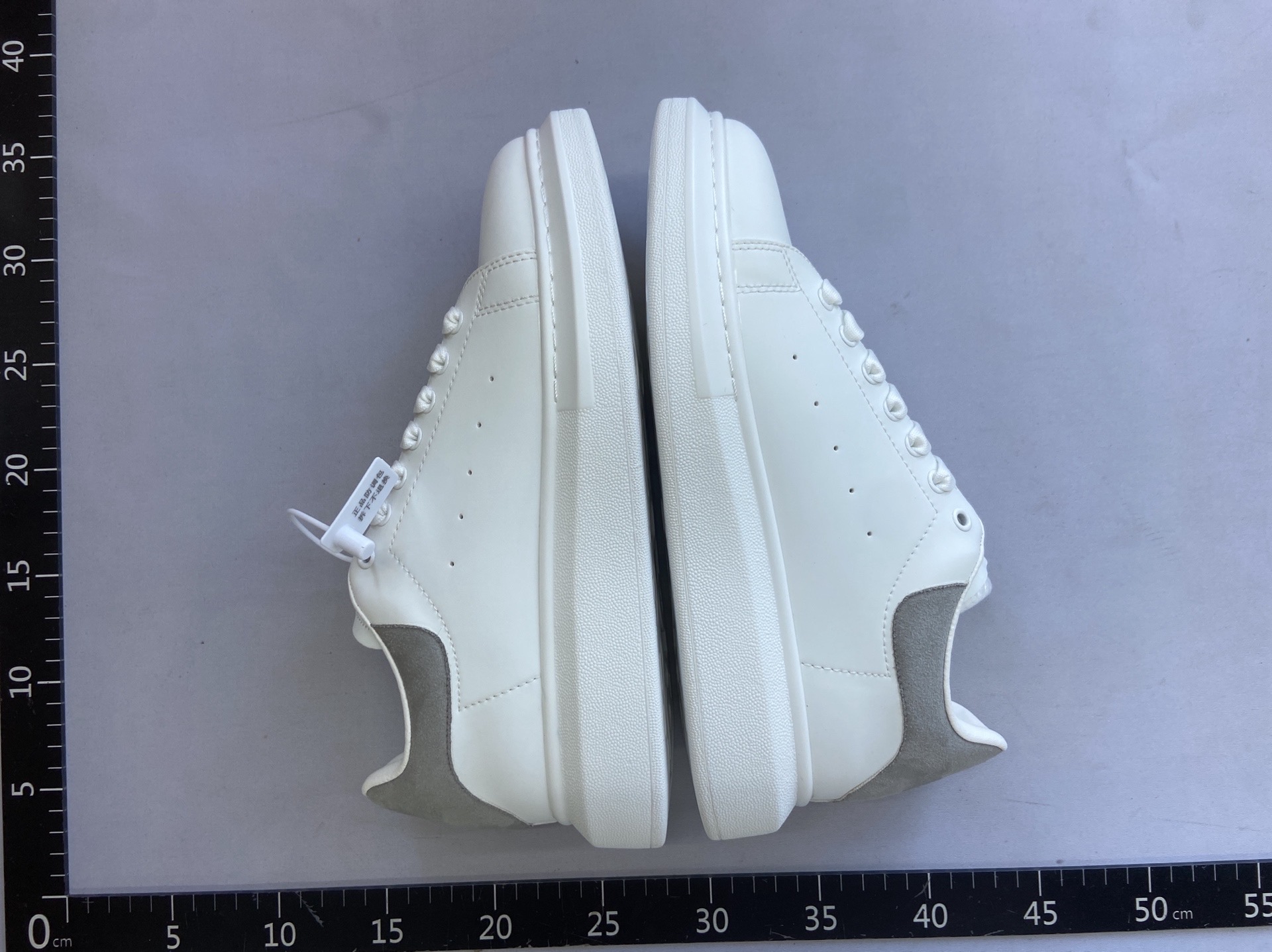 Factory first-hand guangdong goods alexander mcqueen white gray tail, original box and original label, complete accessories, inner test using goatskin material, latex insole, easiest for match height-increasing white shoes, alexander mcqueen oversized wide thick sole casual gray tail low ankle fashion sneakers 5
