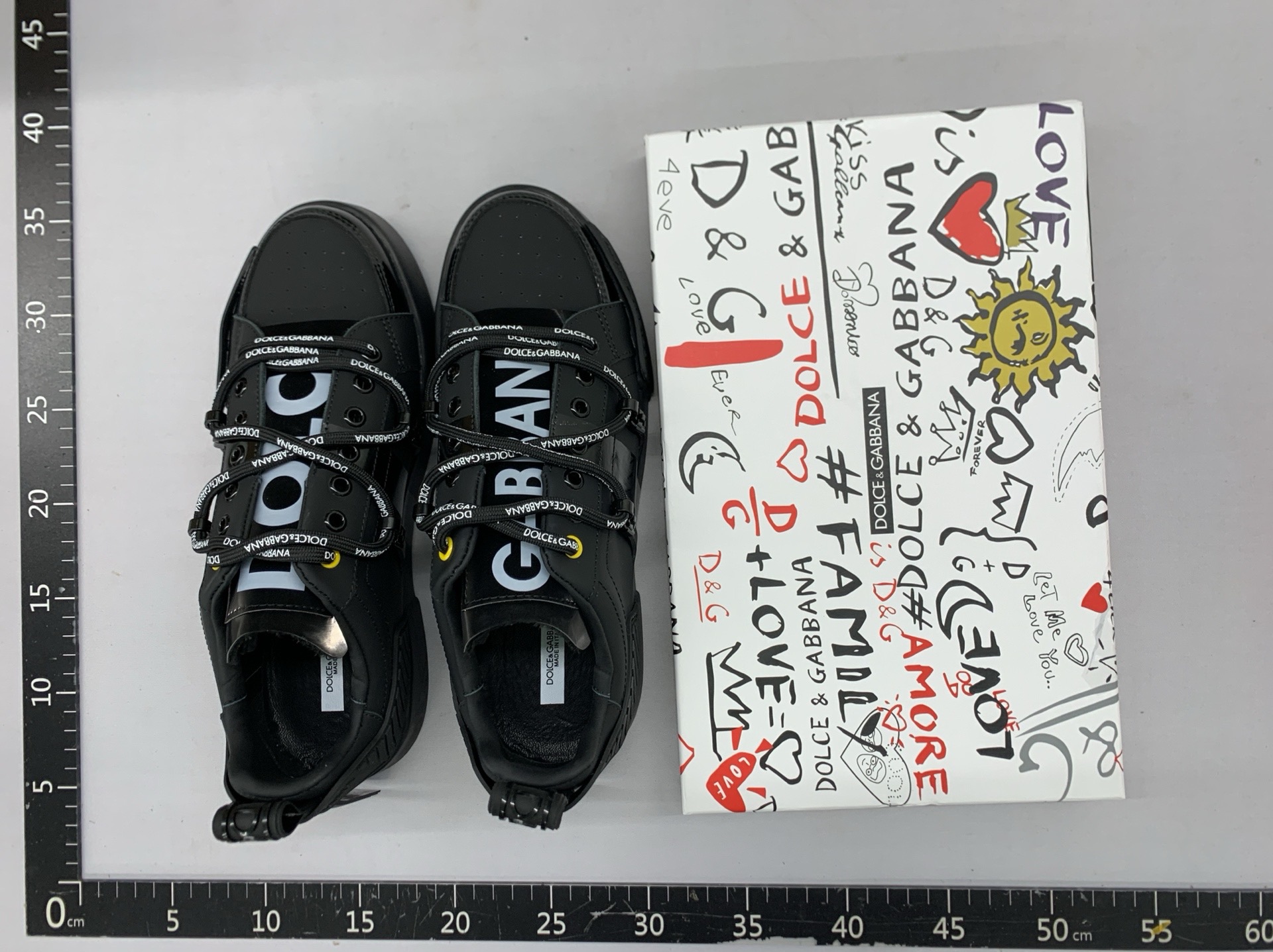 European style graffiti heart genuine leather white sneakers – women’s chic casual flats, fashionable and versatile lace-up sneakers 2