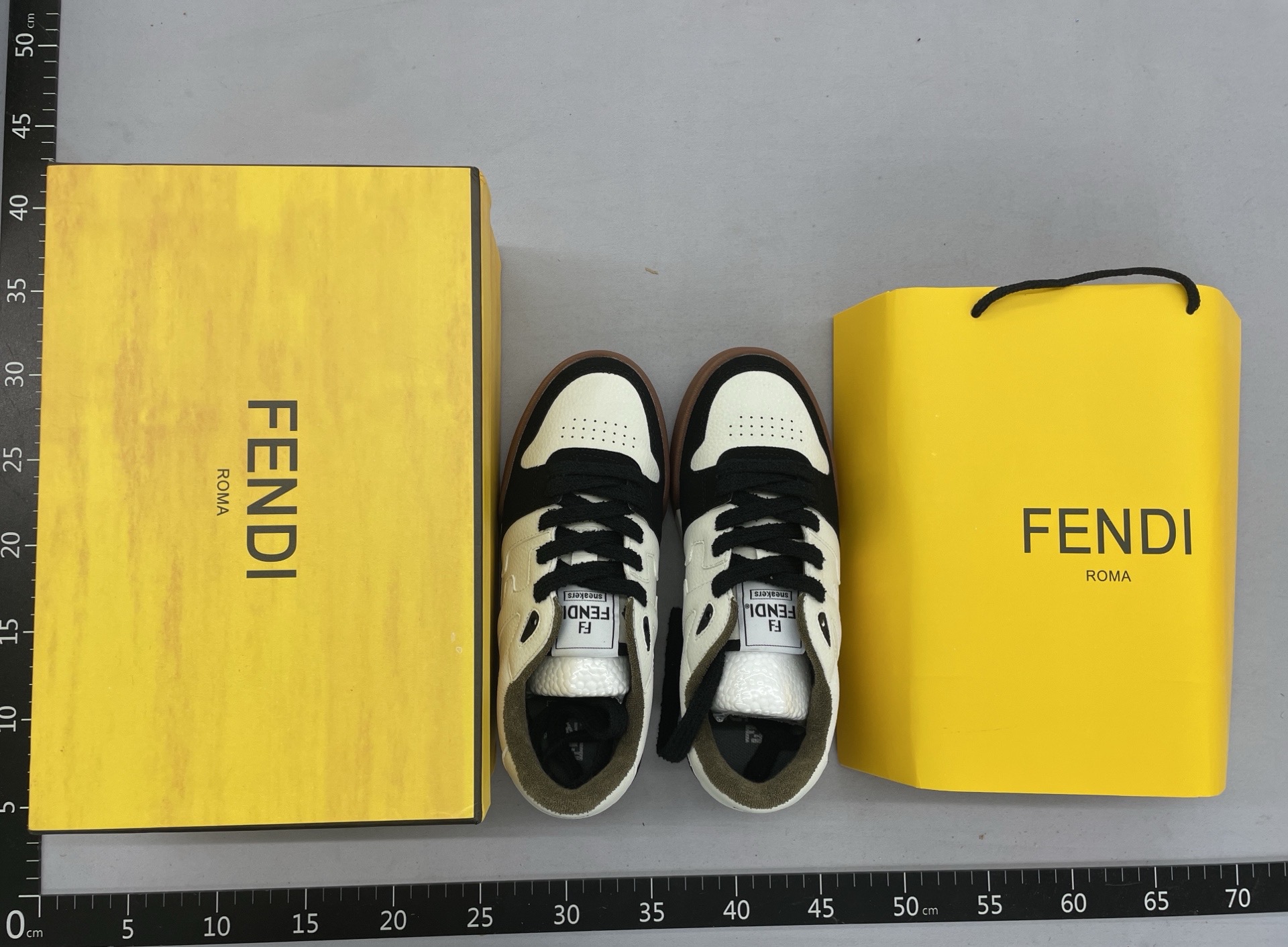 F family color matching retro black and white bear f family couple sneakers sports casual thick solewhite shoes women’s autumn plus size sports shoes 7