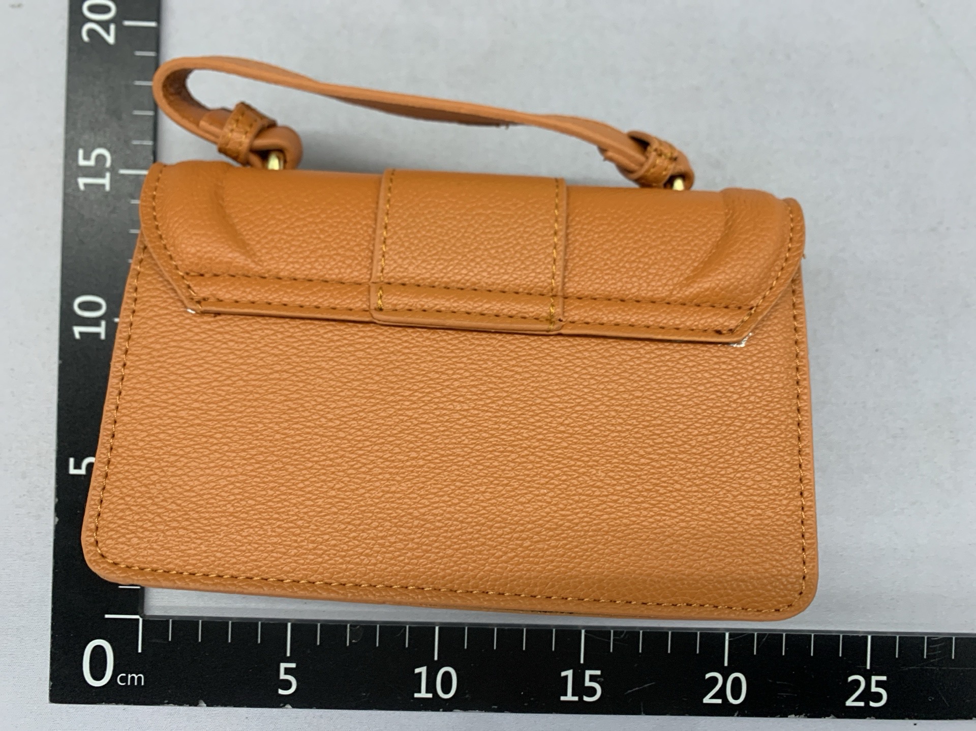 High-end textured women’s bag, 2023 new european and american retro style, small square bag for ladies, fashionable and minimalist, can be worn as a shoulder bag, crossbody bag, or carried by hand 4