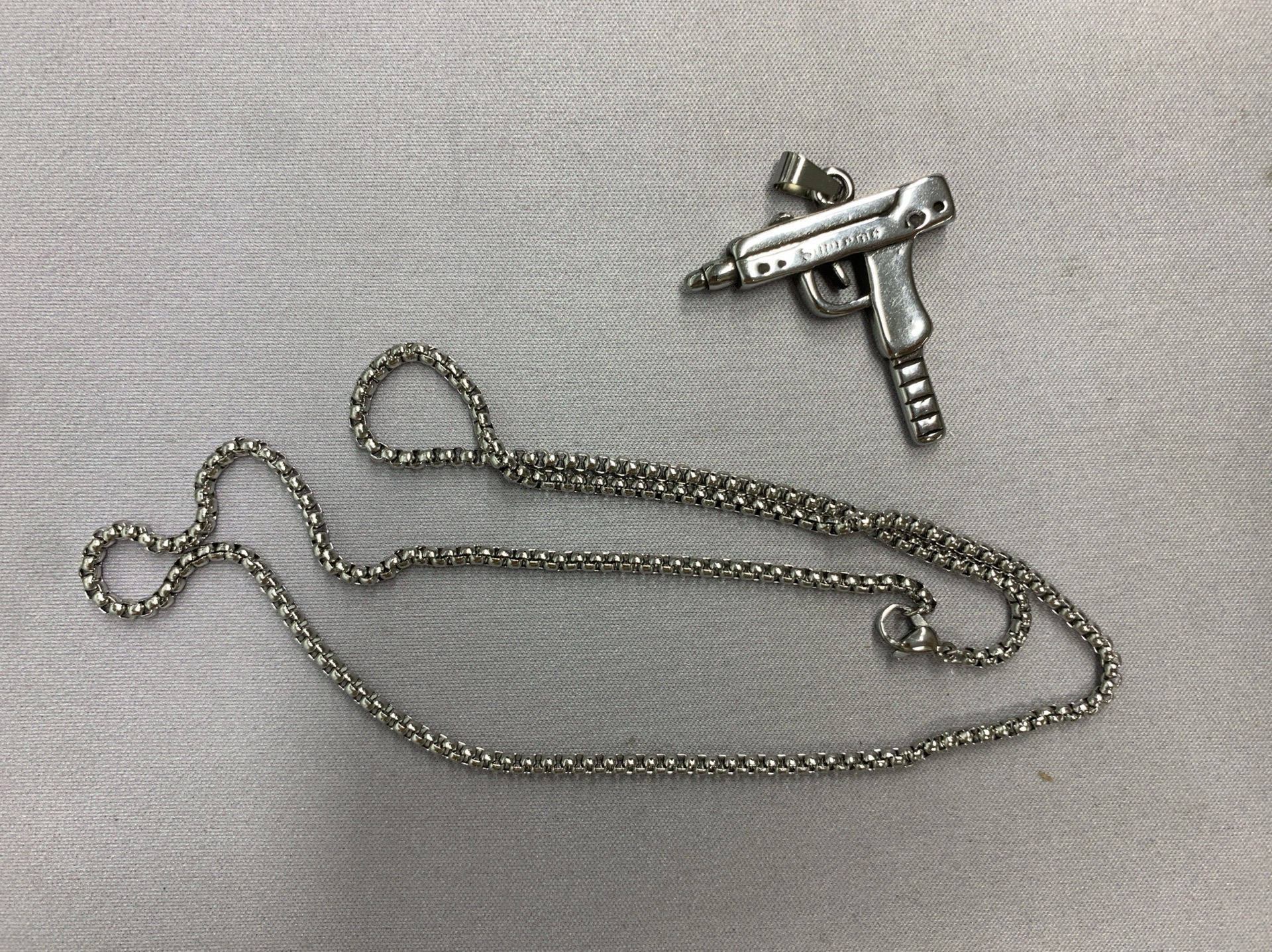 European and american cross-border new stainless steel hip-hop necklace fashion domineering men’s gun-shaped pendant jewelry factory wholesale 2