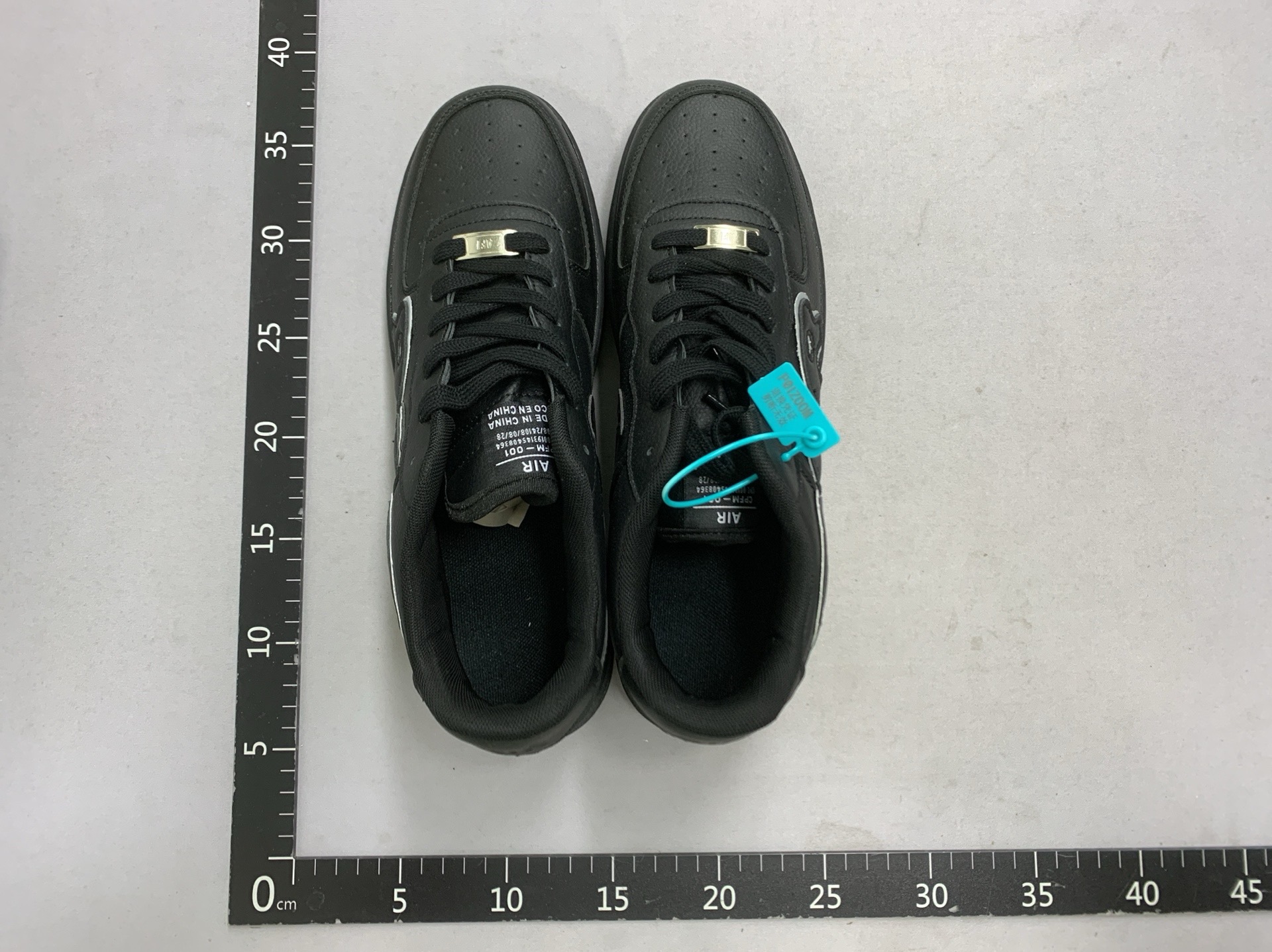 Men’s white sneakers 2026 new arrival: plus size winter fleece-lined white canvas shoes, size 46, trendy brand chunky sole height-increasing casual shoes 5