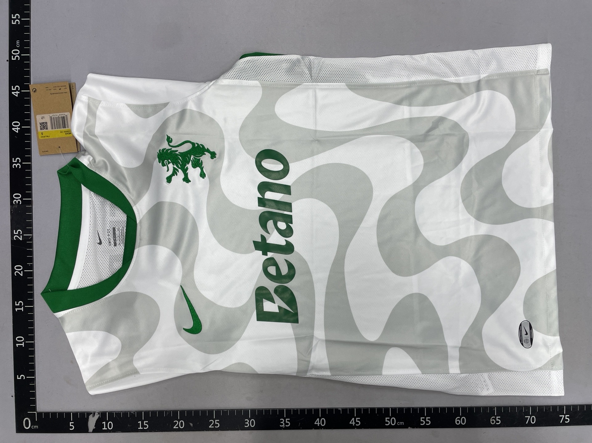 0103 sporting lisbon 232425 home and away player version fan version retro jersey dropshipping 4