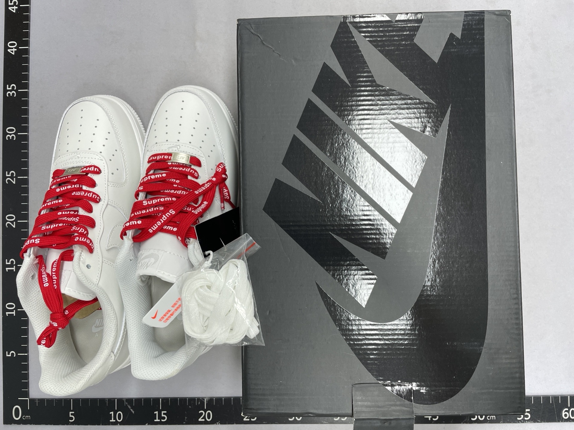 Low-top, versatile, and trendy sneakers – style a 7