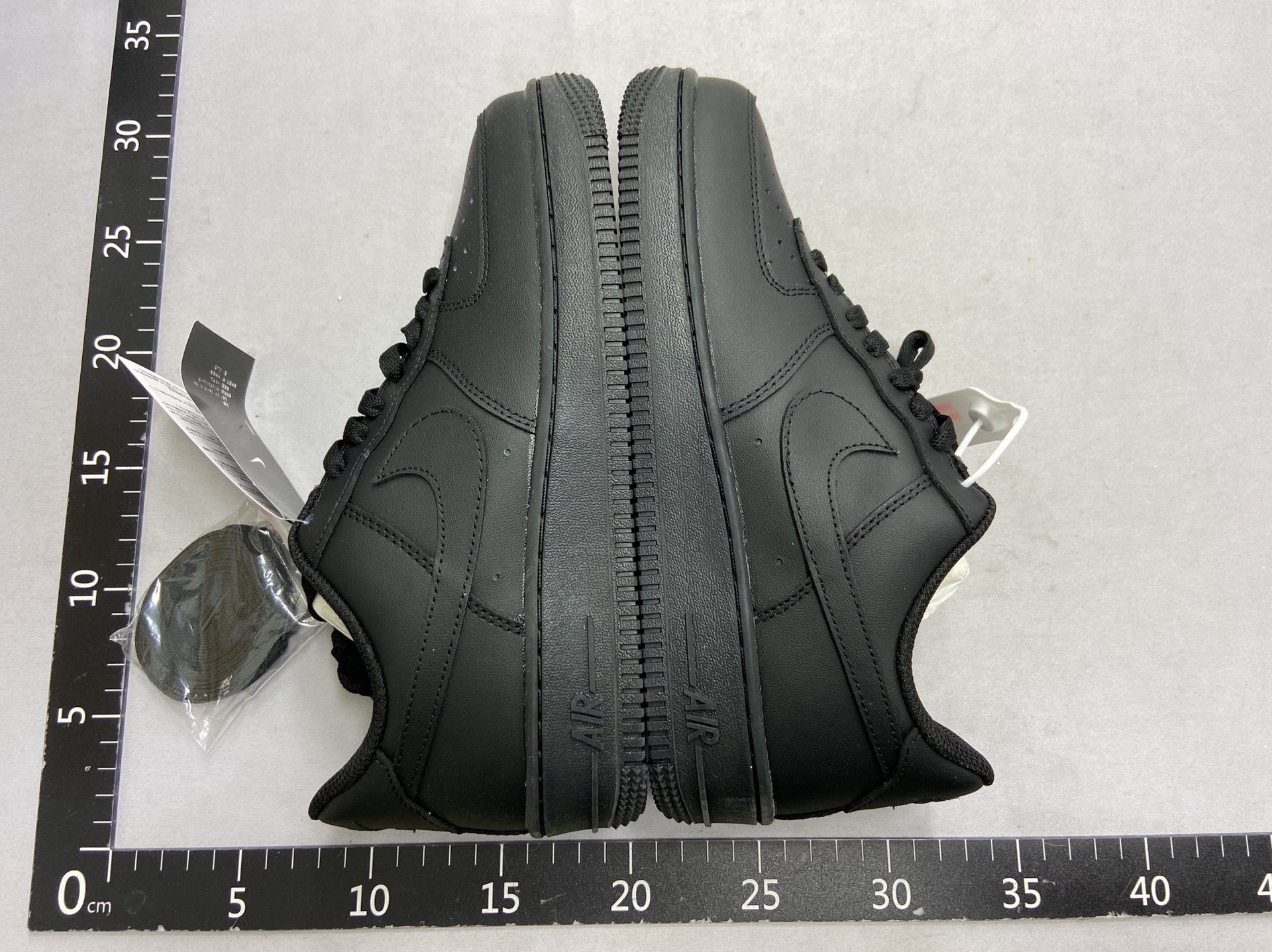 Un-1 classic sneakers and casual shoes for men and women (with original box og quality) 4