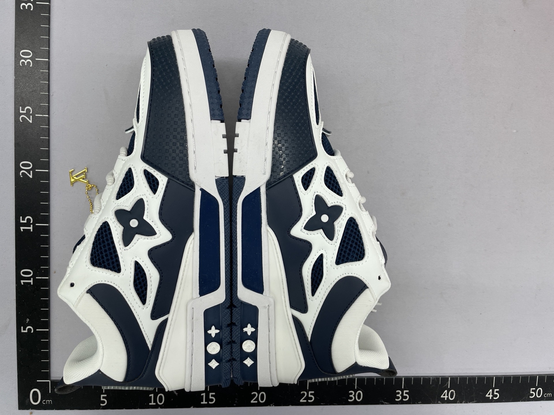 PC4 L series classic sneakers 4