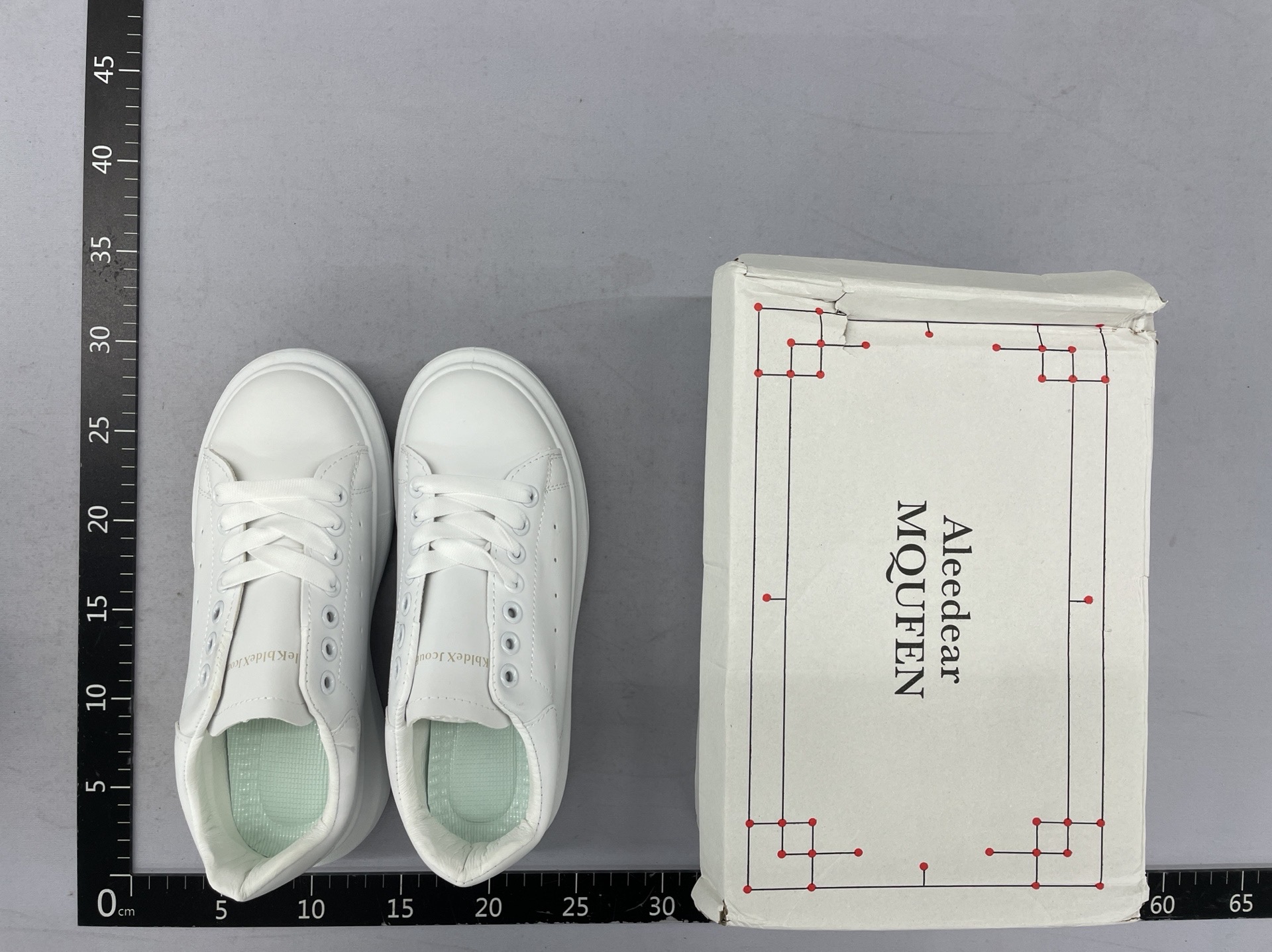 Couple white shoes men’s student shoes k-style trendyeasiest for match breathable shoes thick solecasual height increasing sneakers mcqueen women 7