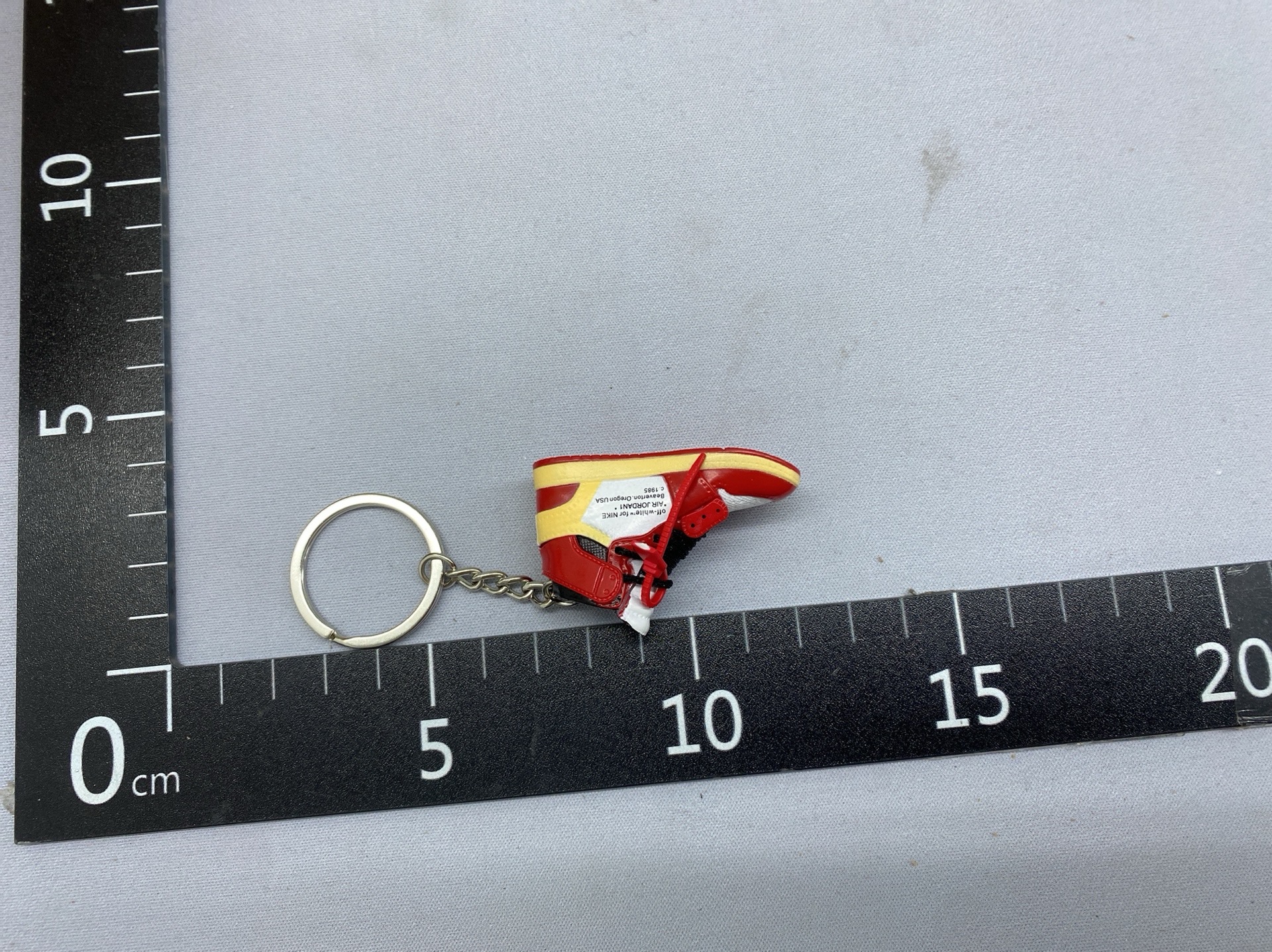 3d basketball shoe keychain – realistic shoe mold design – couple’s bag charm, car key accessory, and decorative ornament – wholesale 3