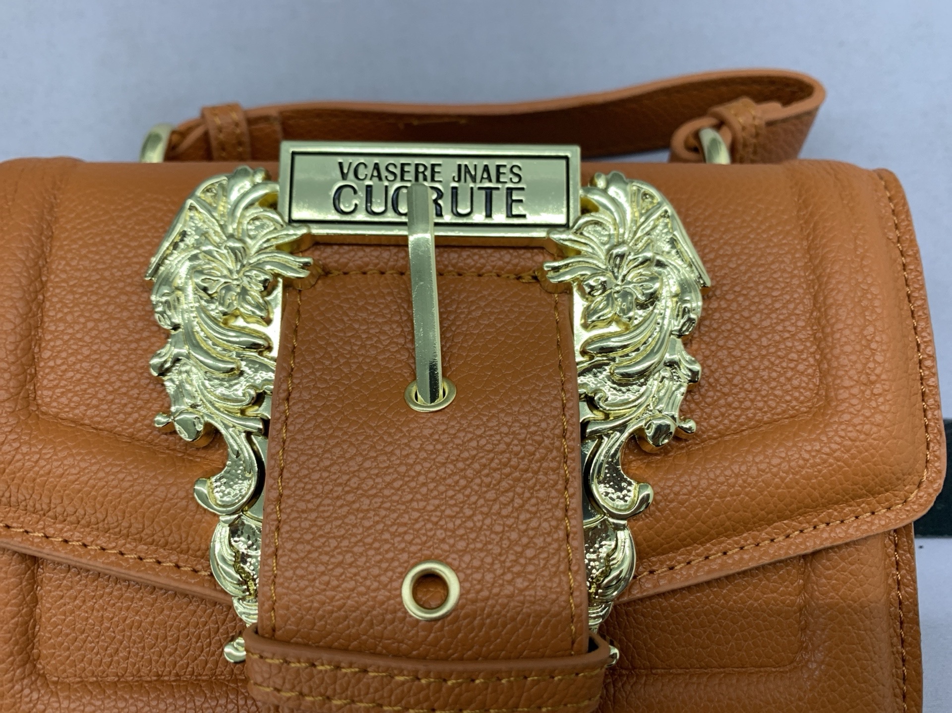 High-end textured women’s bag, 2023 new european and american retro style, small square bag for ladies, fashionable and minimalist, can be worn as a shoulder bag, crossbody bag, or carried by hand 2