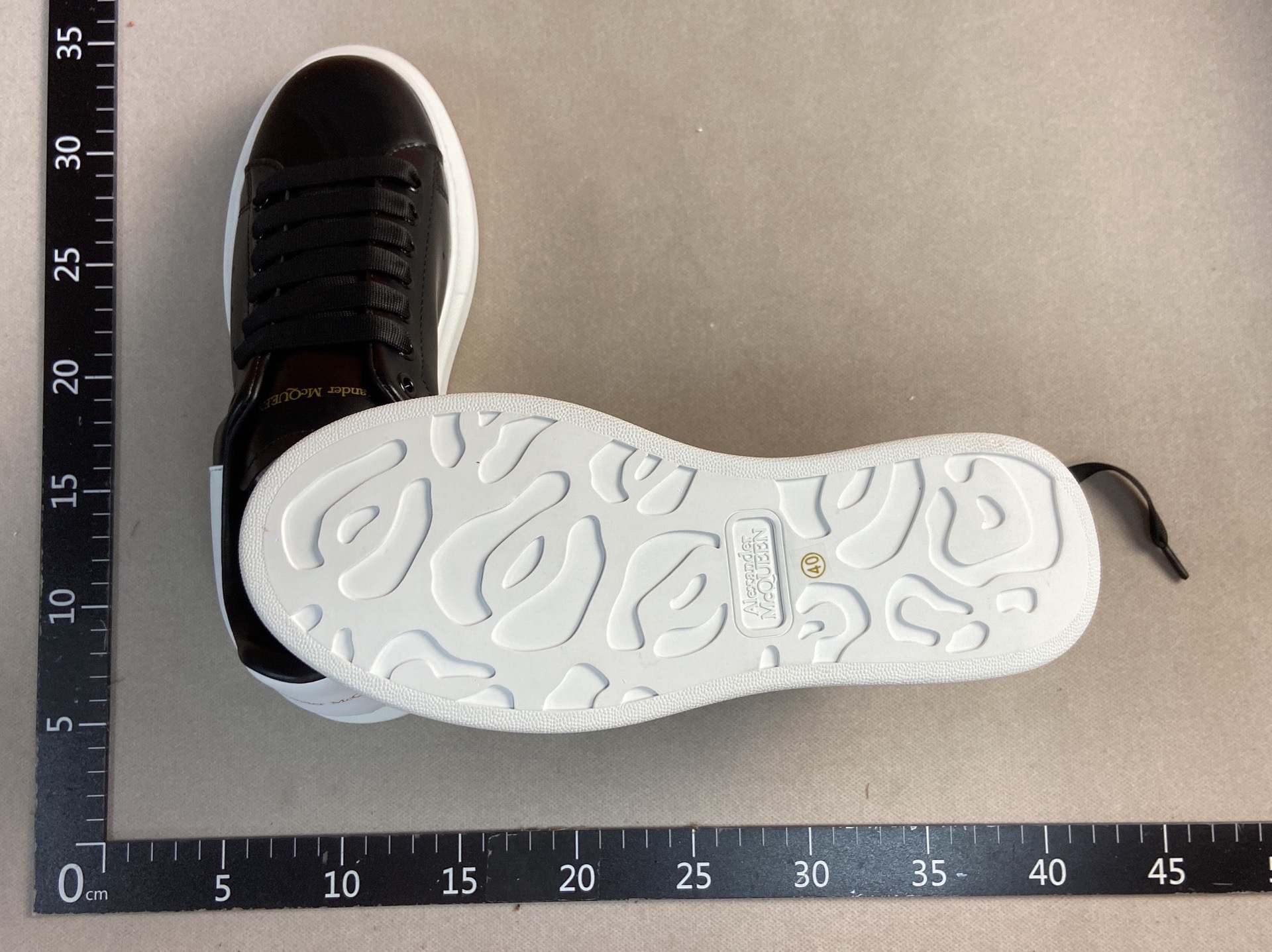 2026 spring new genuine leather platform sneakers women’s black-tongue versatile athletic skate shoes chunky sole mcqueen style 4