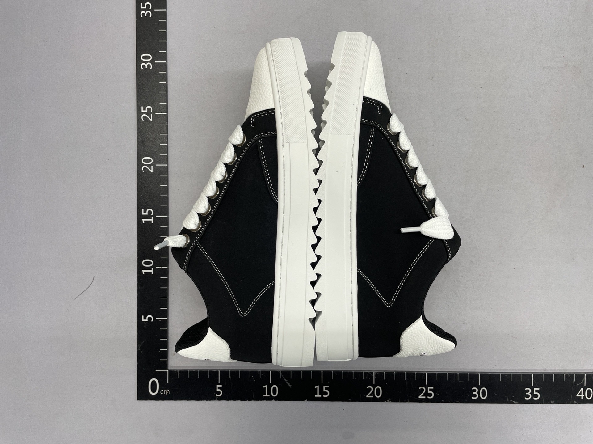 06 casual sports sneakers whatsapp: +86 133 1393 9670 3
