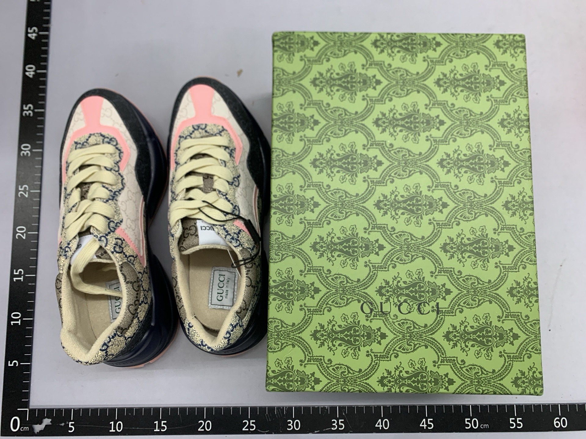 Celebrity-inspired chunky platform sneakers: unisex height-increasing casual athletic shoes, 2026 new mickey mouse genuine leather versatile white sneakers 2