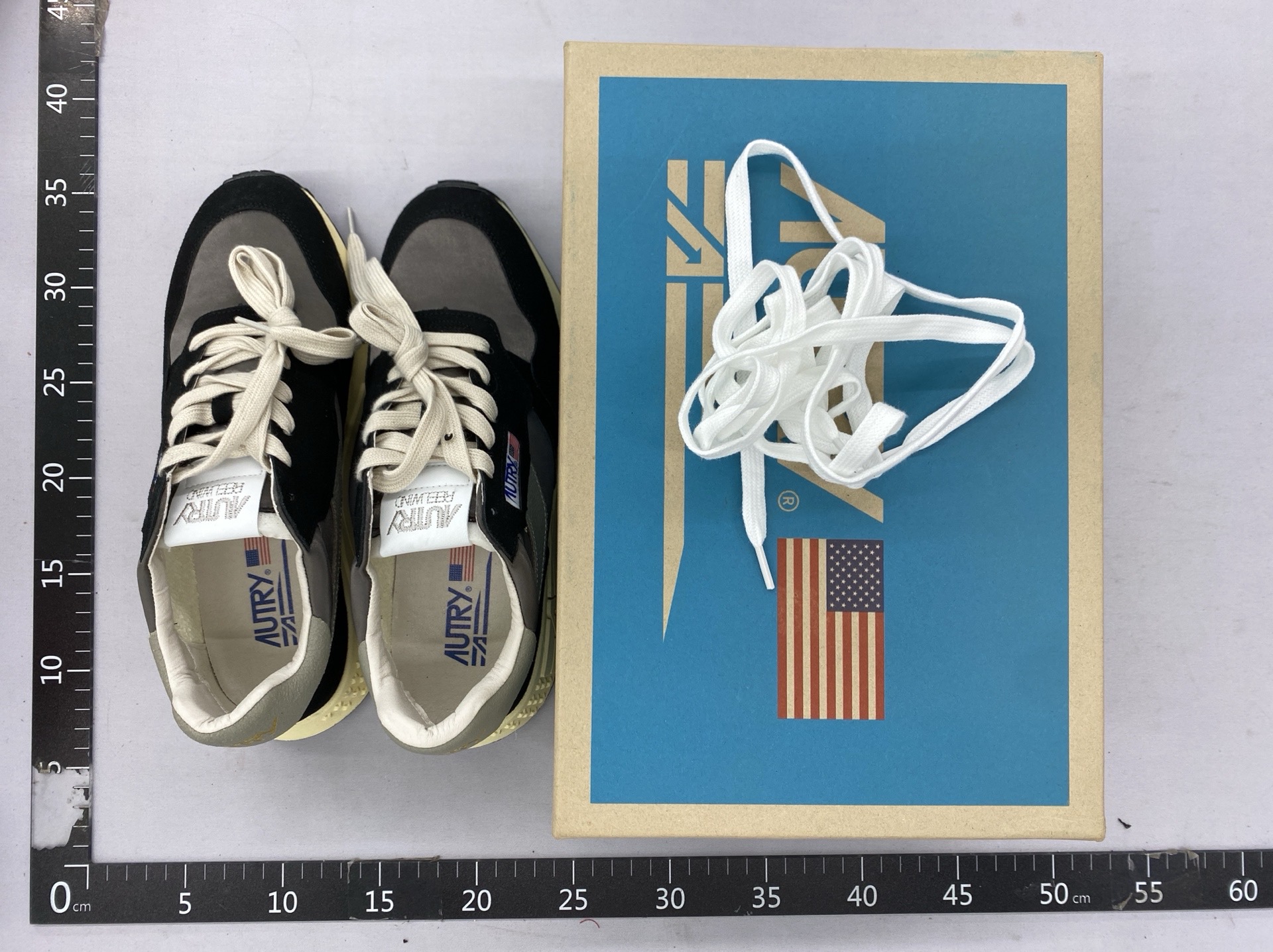B- men’s and women’s same style casual sneakers, sports style white shoes 2