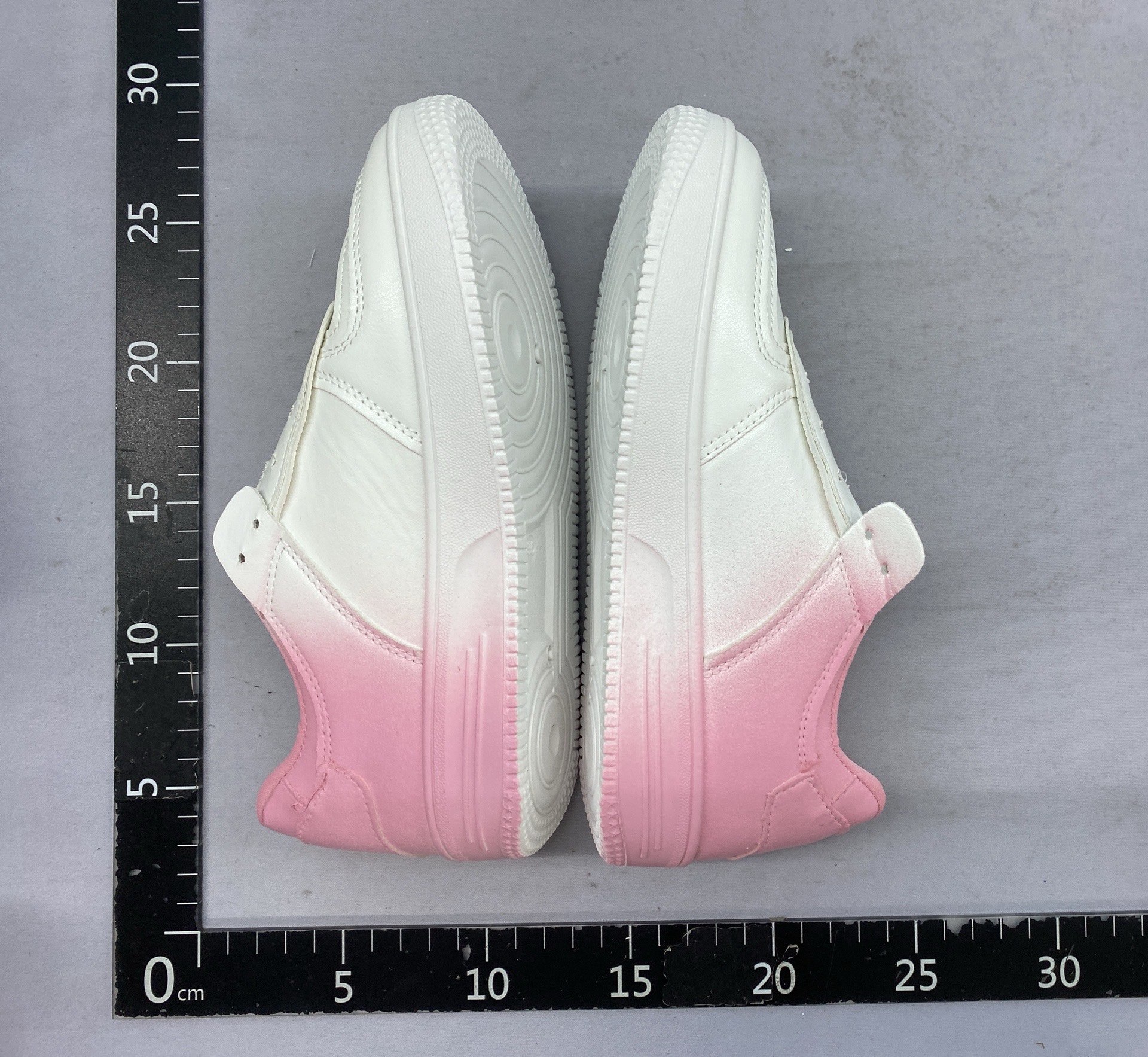Gradient white sneakers for women, new 2026 spring/autumn collection, bestselling athletic shoes, breathable, versatile canvas shoes for students 5