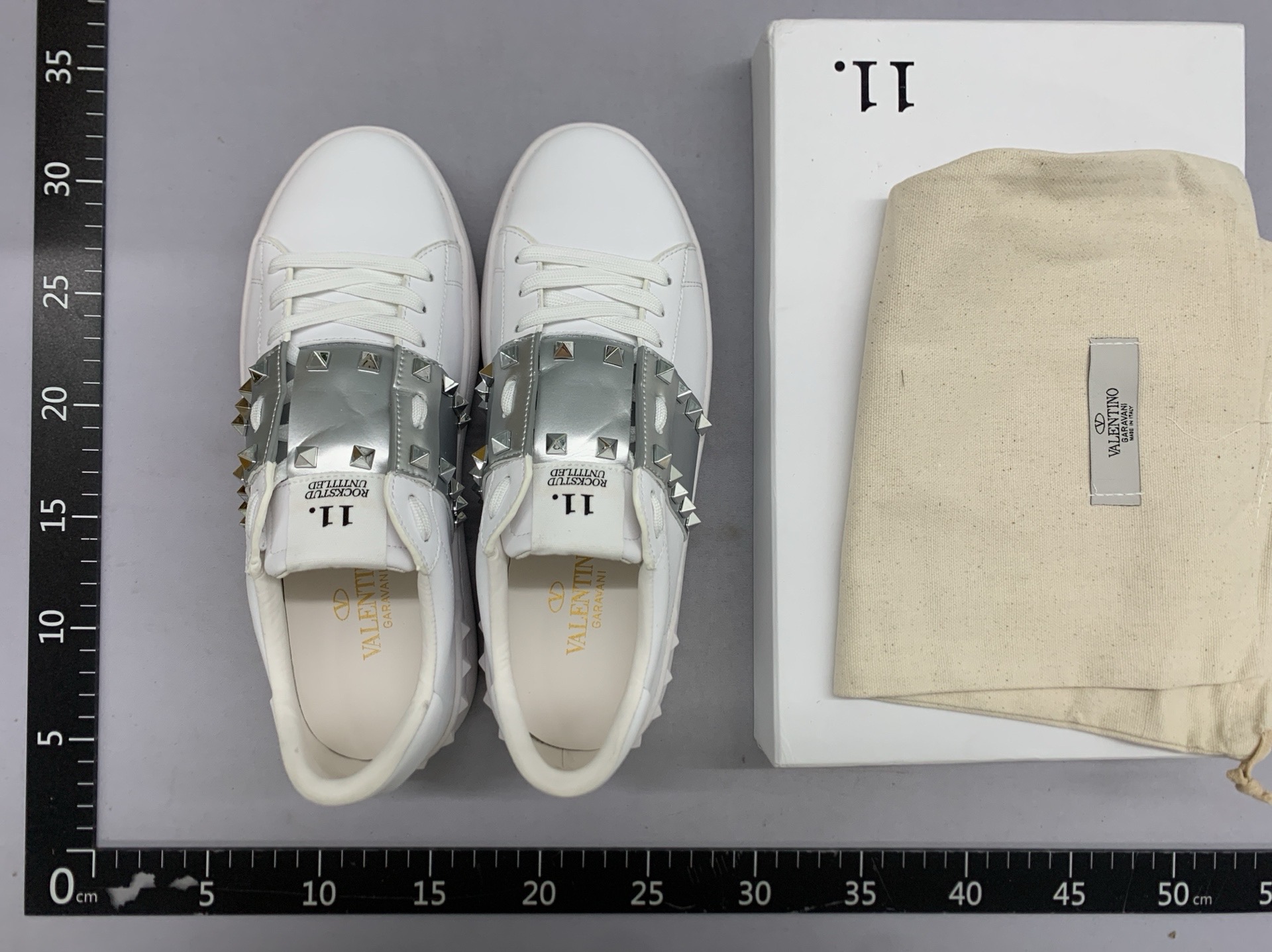 24 new four-season wear men’s and women’s couple rivet white shoescasual sports accessible luxury color matching sneakers de xun heightening plaid 7