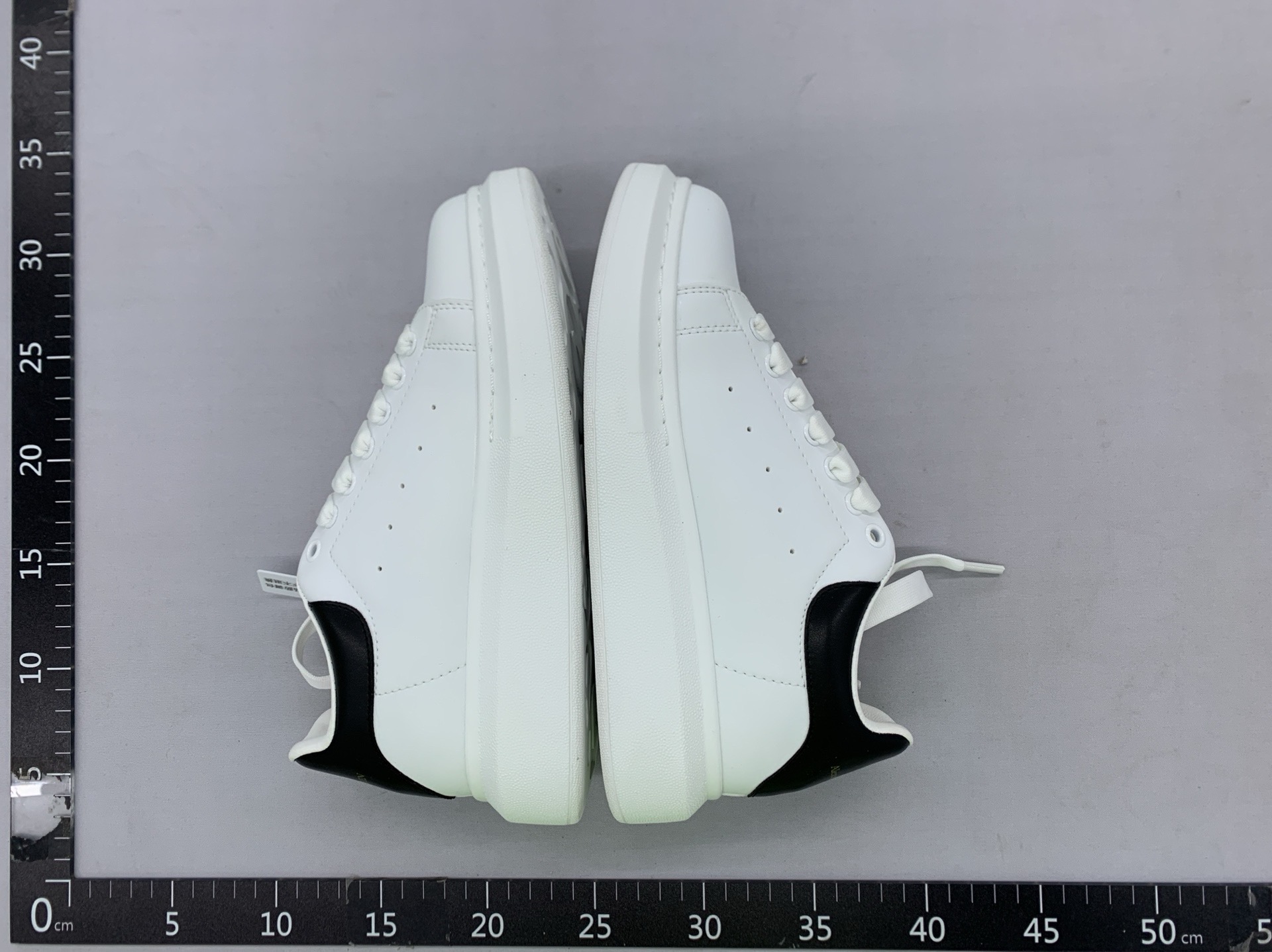 L20 high quality white shoes whatsapp+86 151 5039 9023 4
