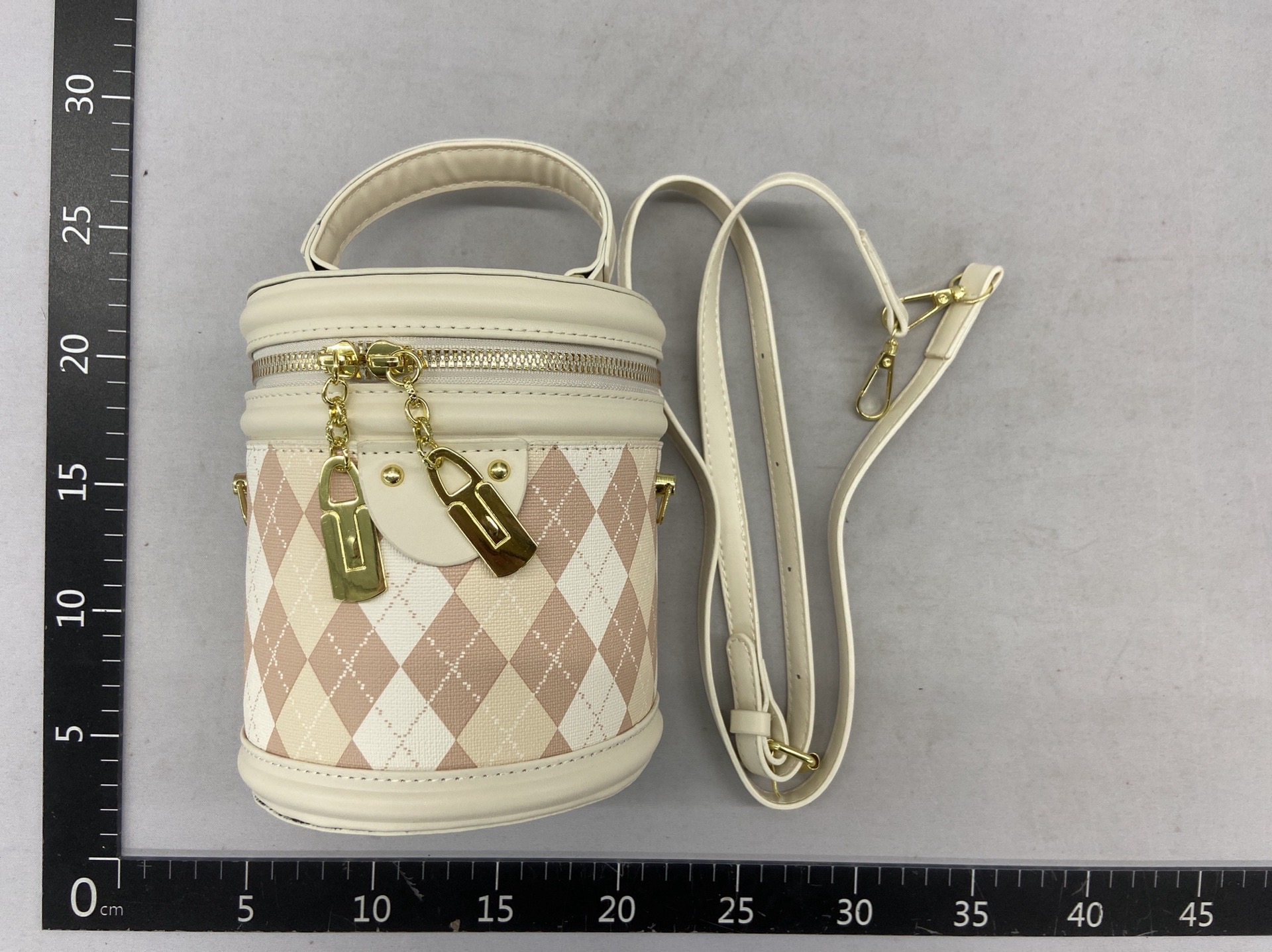 High-end niche bag for women, 2025 new rhombus pattern versatile tote, fashionable influencer-style shoulder and crossbody bag 3
