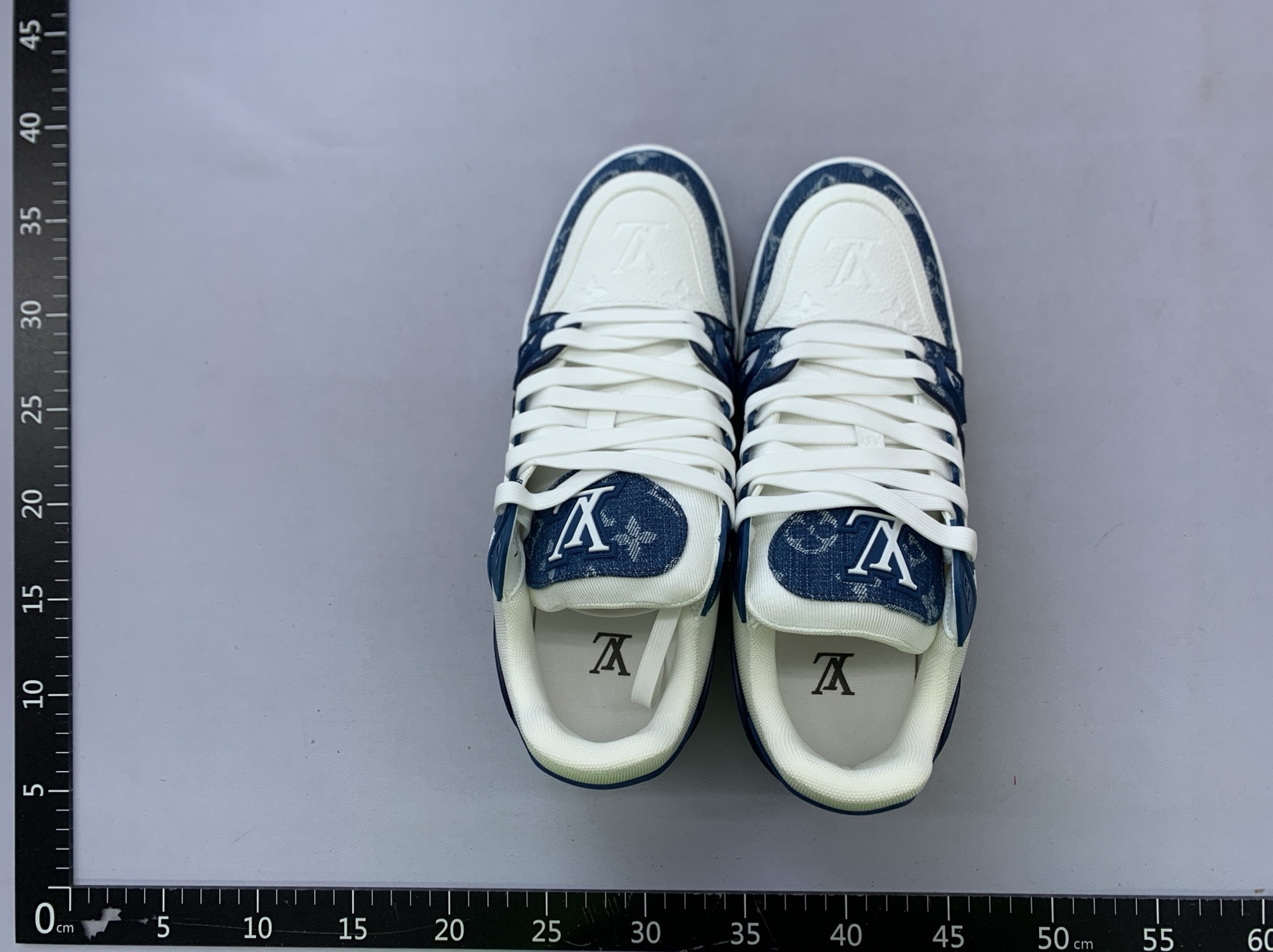 Men and women: same style white cement sports and casual shoes, lujia denim white shoes, popular red book l white cement 3