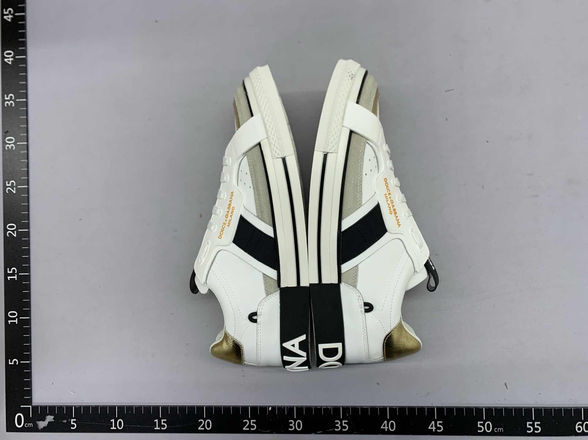 2025 trendy versatile graffiti hand-painted dg couple shoes women’s skate shoes genuine leather athletic casual white sneakers men’s 4