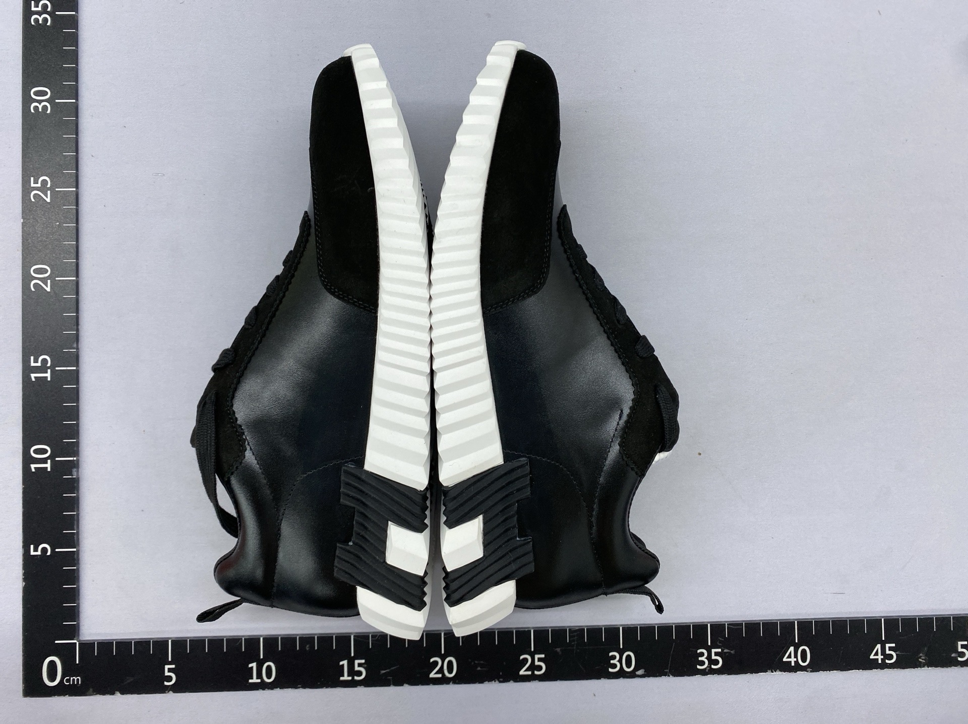 H brand women’s casual sneakers 2026 new genuine leather breathable versatile white shoes couple’s chunky sole running shoes for men 3