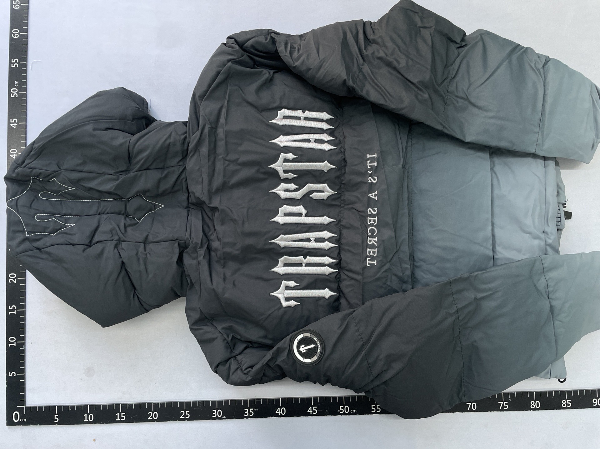 Men’s embroidered placket 2.0 jacket – black to grey gradient 3