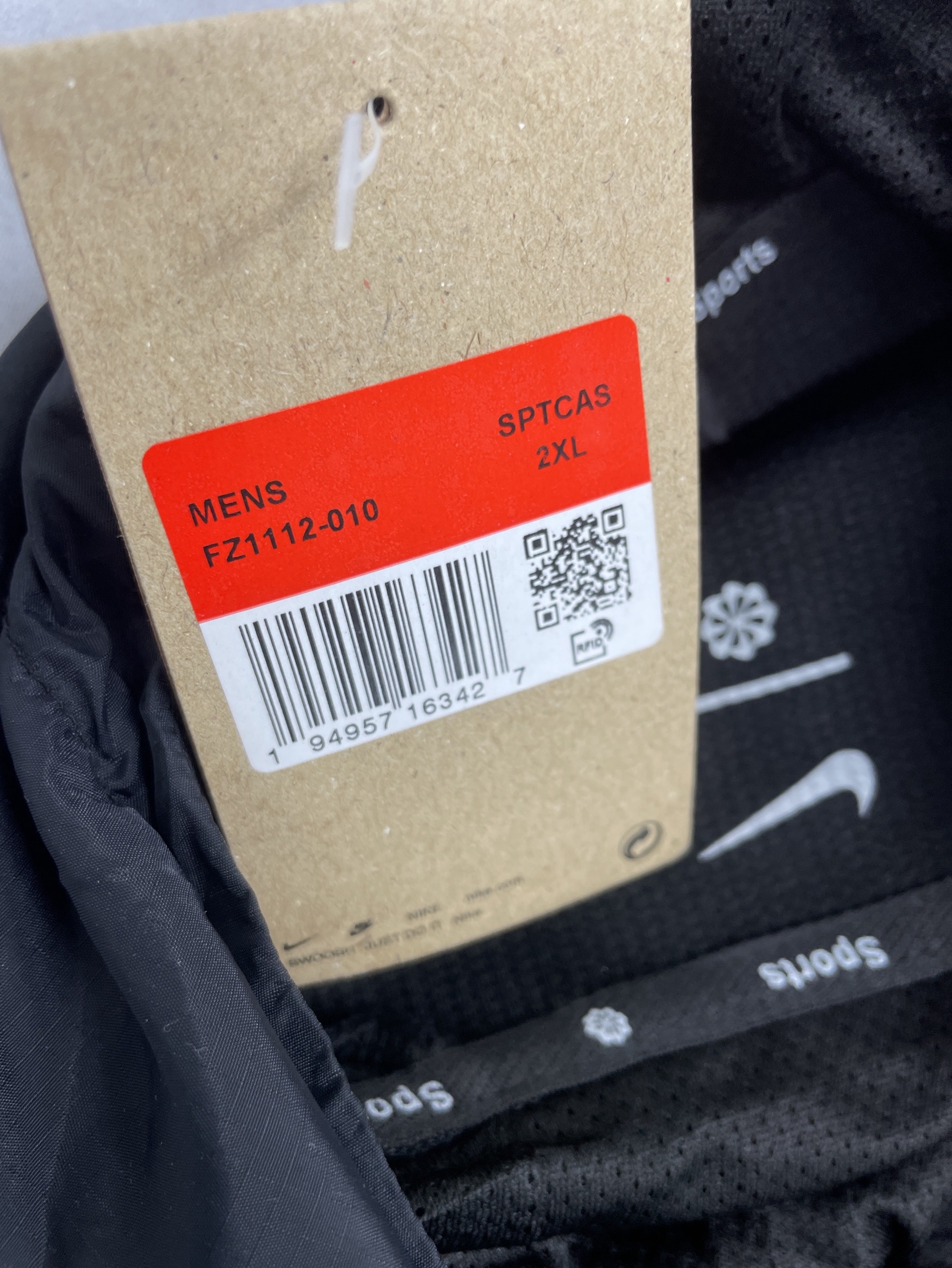 Left small groove and big hook black jacket 503077085 2