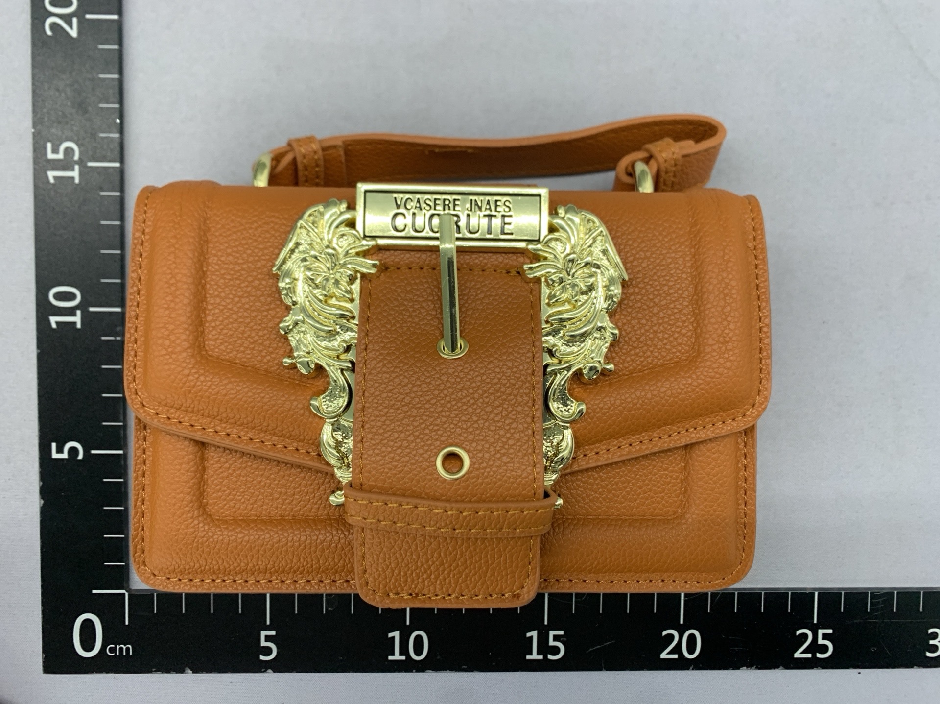 High-end textured women’s bag, 2023 new european and american retro style, small square bag for ladies, fashionable and minimalist, can be worn as a shoulder bag, crossbody bag, or carried by hand 5