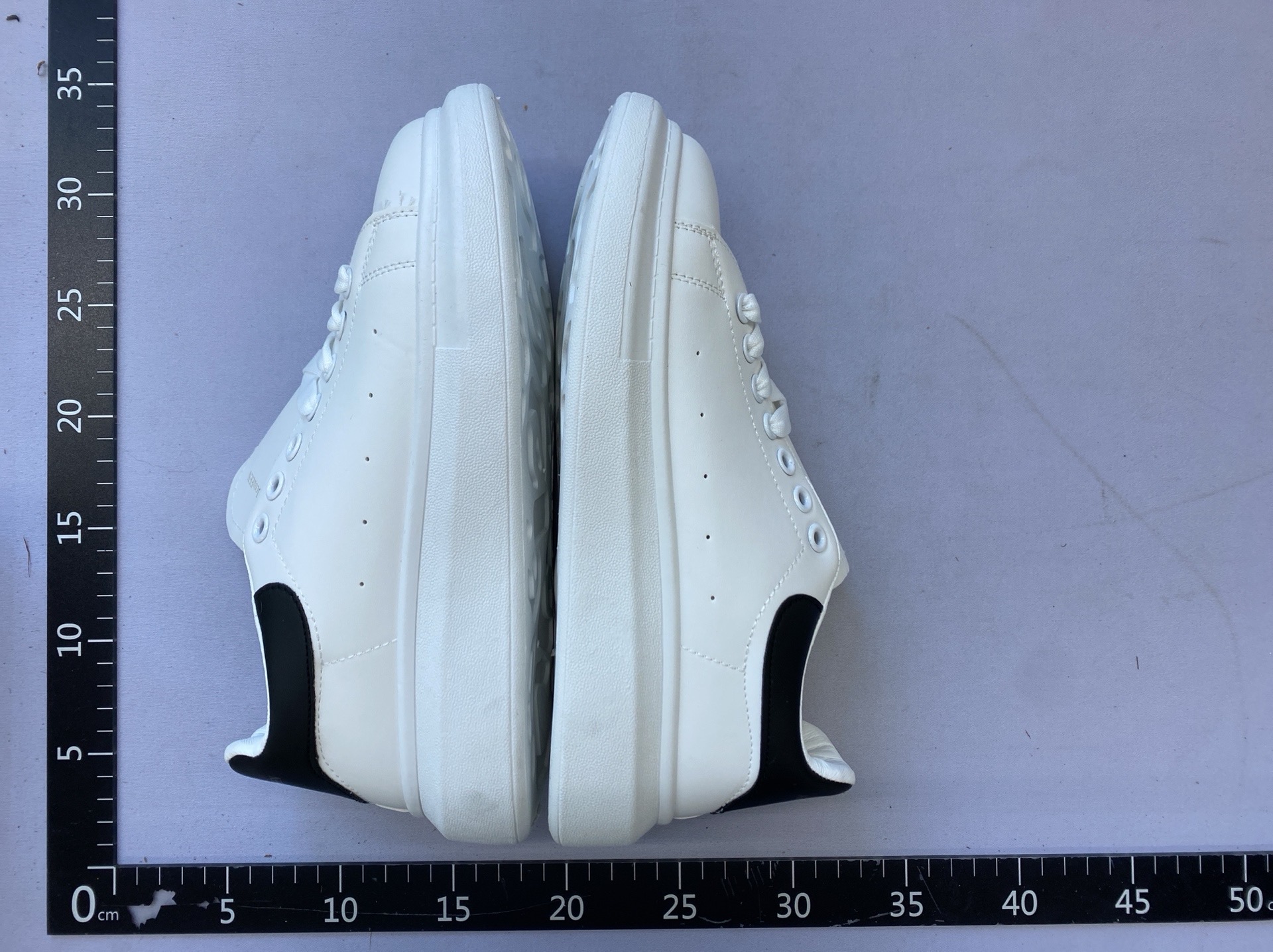 Mcqueen style sneakers for men, height-increasing, lightweight, k-style couple style casualwhite shoes, flat heel 6