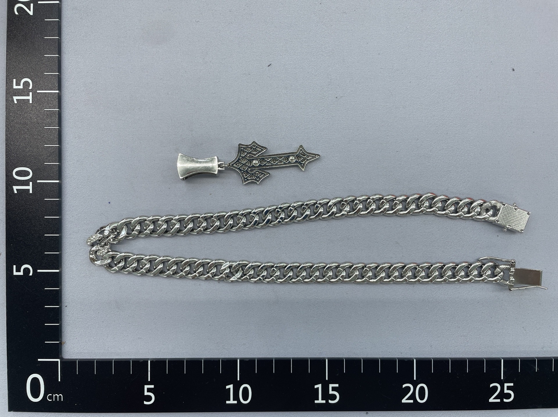 European and american new arrival: full diamond sword pendant hip-hop necklace – 3d alloy hip-hop jewelry – cross-border trendy men’s necklace 4