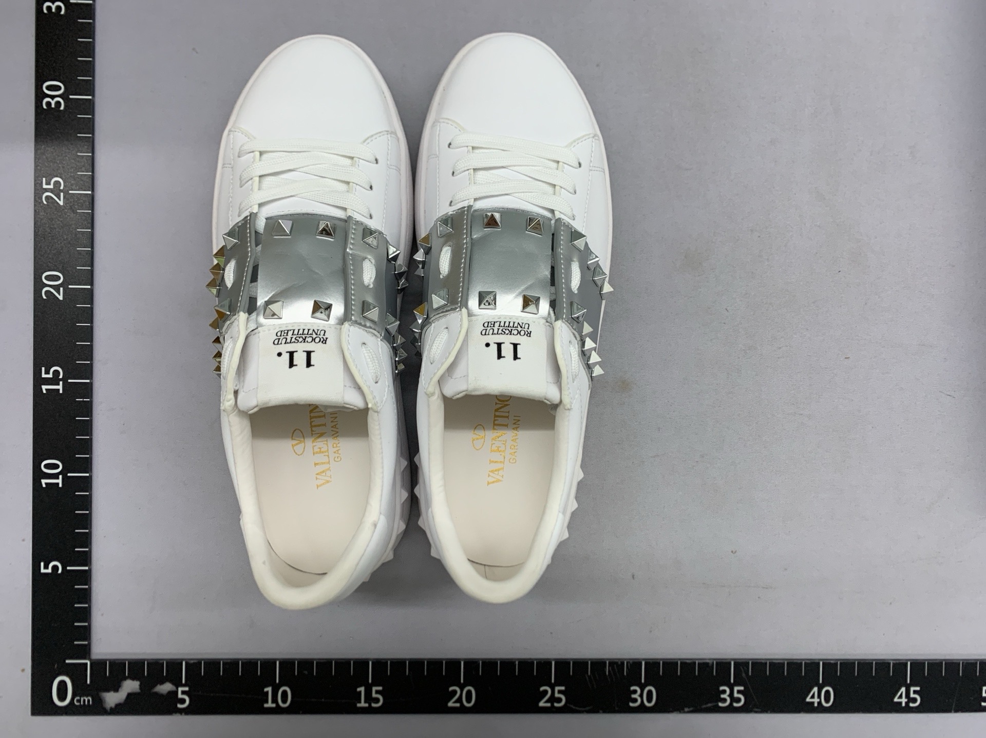 24 new four-season wear men’s and women’s couple rivet white shoescasual sports accessible luxury color matching sneakers de xun heightening plaid 6