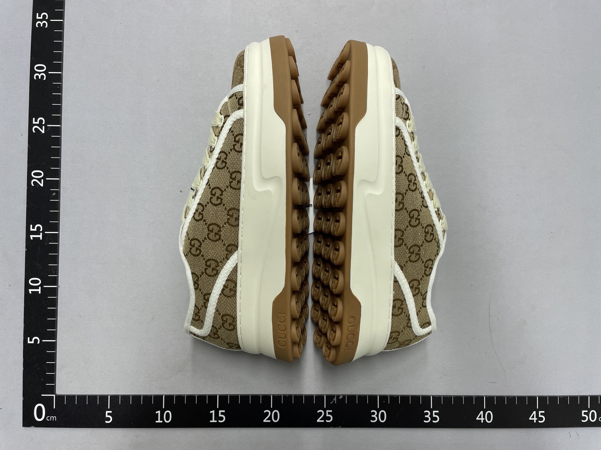 High-end 1977 platform sneakers with rhinestone embroidery for women, new retro chunky sole sneakers for 2025, height increasing couple’s style, plus size available 4