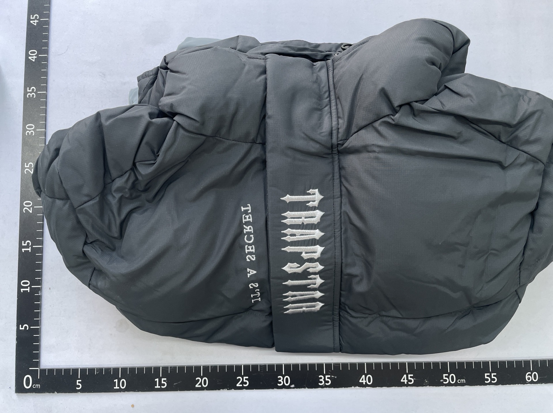 Men’s embroidered placket 2.0 jacket – black to grey gradient 5