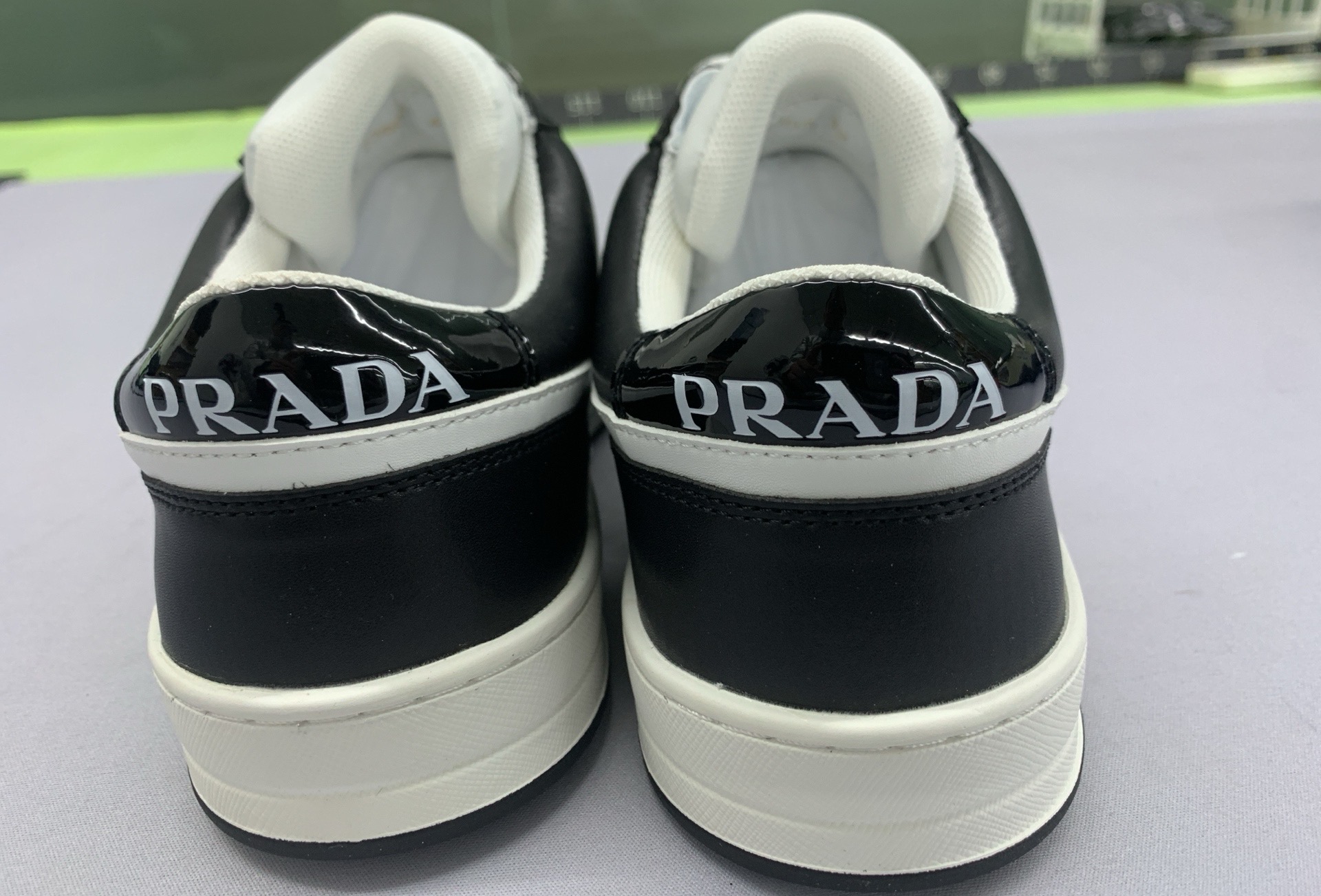 European station 2025 premium color-blocked men’s shoes: fashionable casual sneakers, breathable white shoes, classic men’s footwear 6
